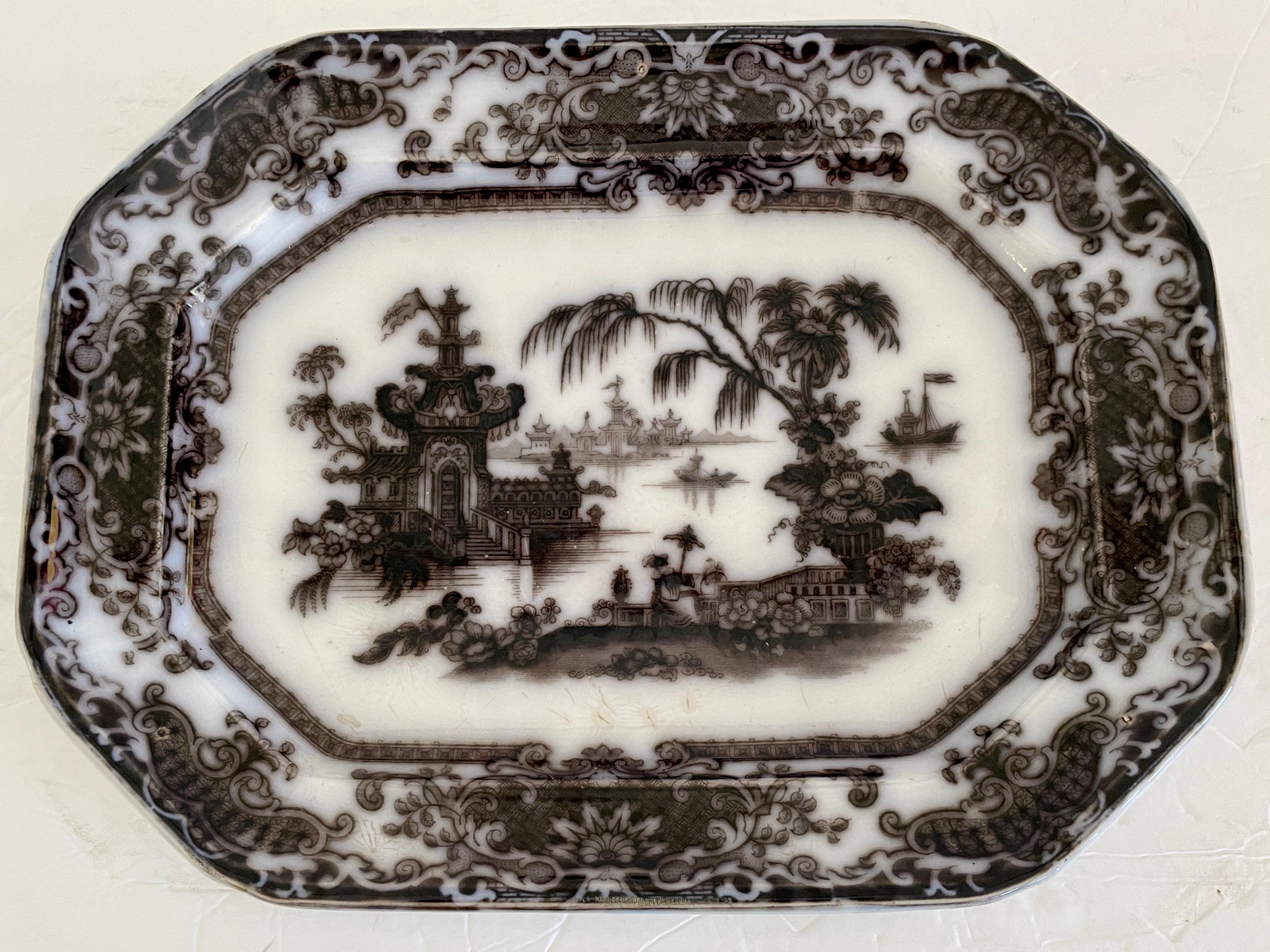 English Serving Platter with Asian Scene Motif In Good Condition For Sale In Los Angeles, CA