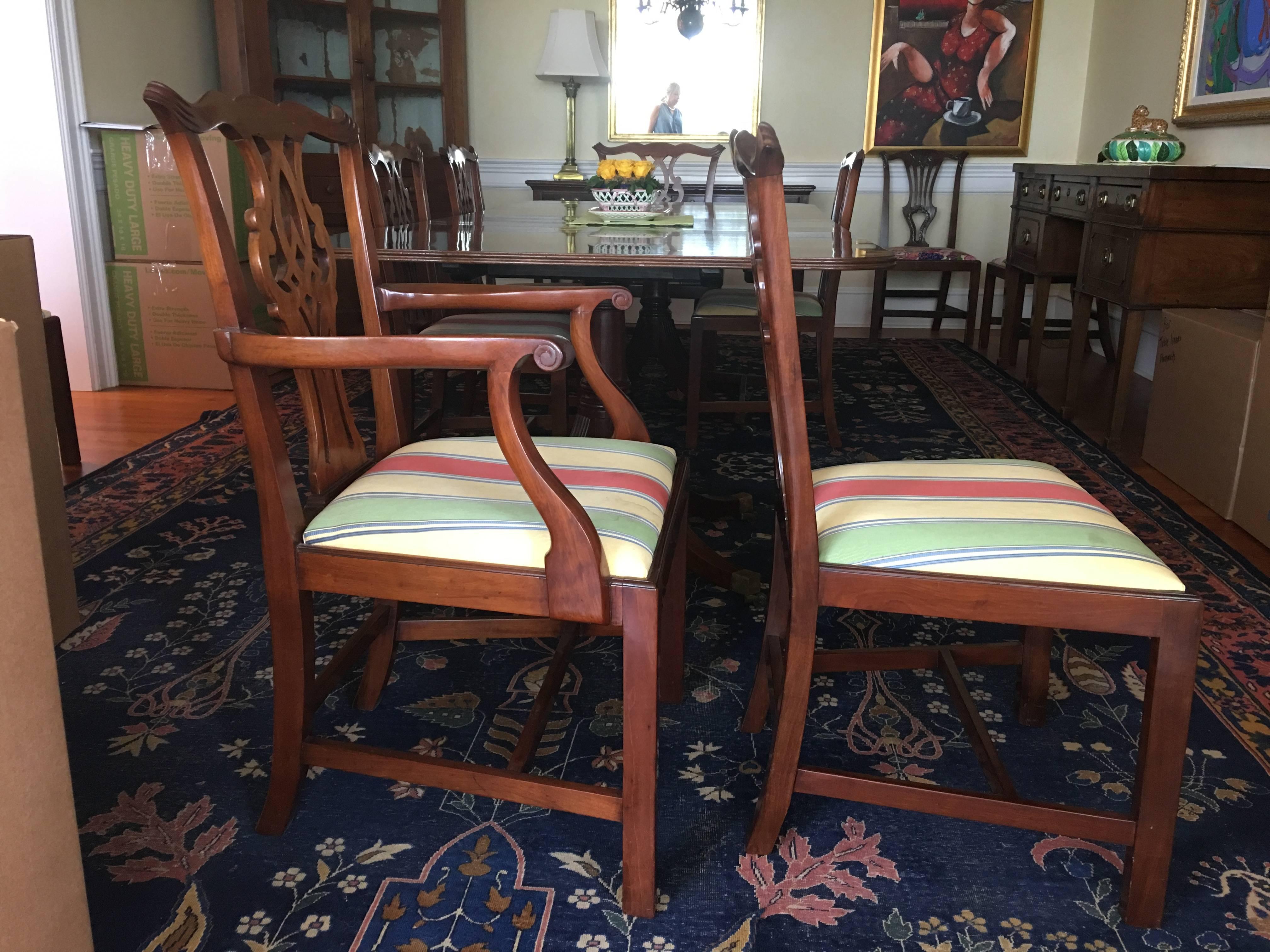 English Set of Eight Chippendale Style Mahogany Dining Room Chairs, circa 1870 In Excellent Condition In Savannah, GA