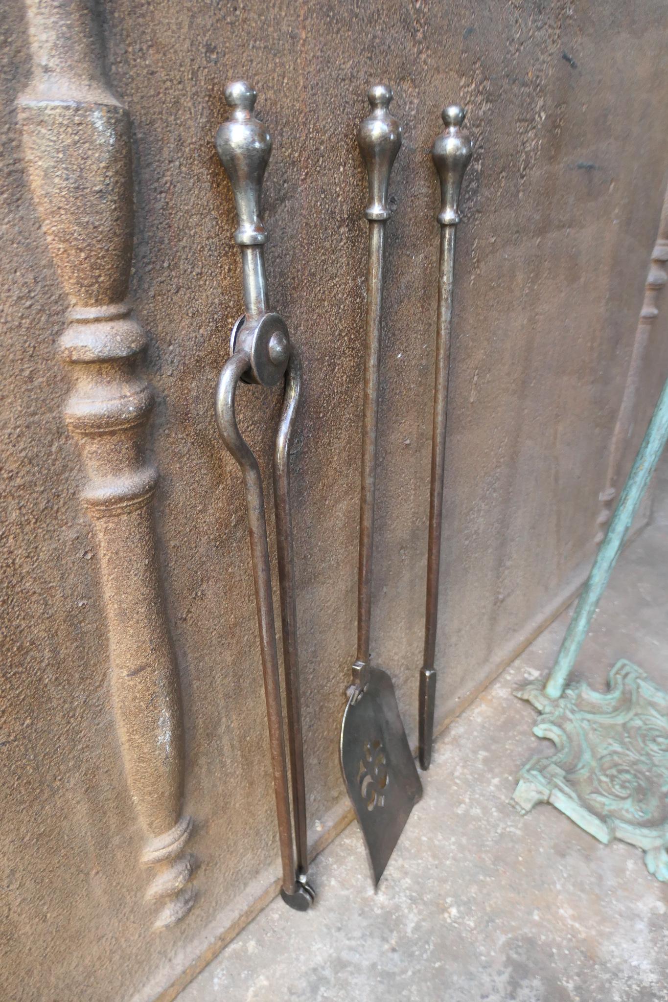 Set inglese di attrezzi per caminetto, set di accessori vittoriano, XIX secolo in vendita 7