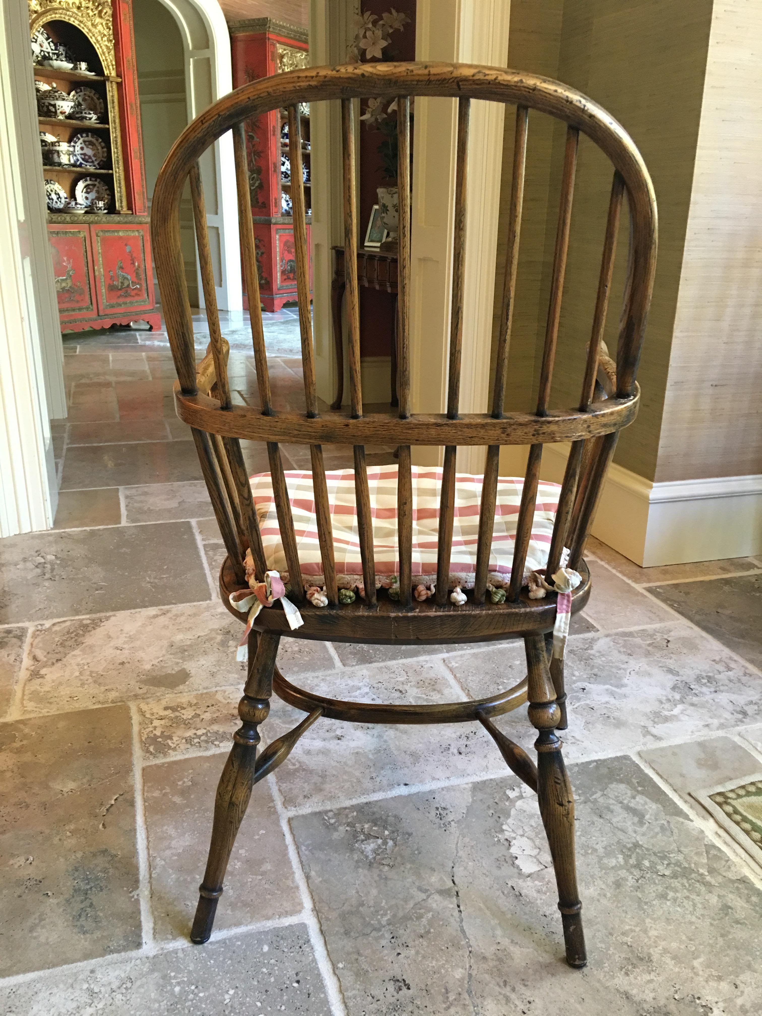 English Set of Four Windsor Oak Chairs, 20th Century 1