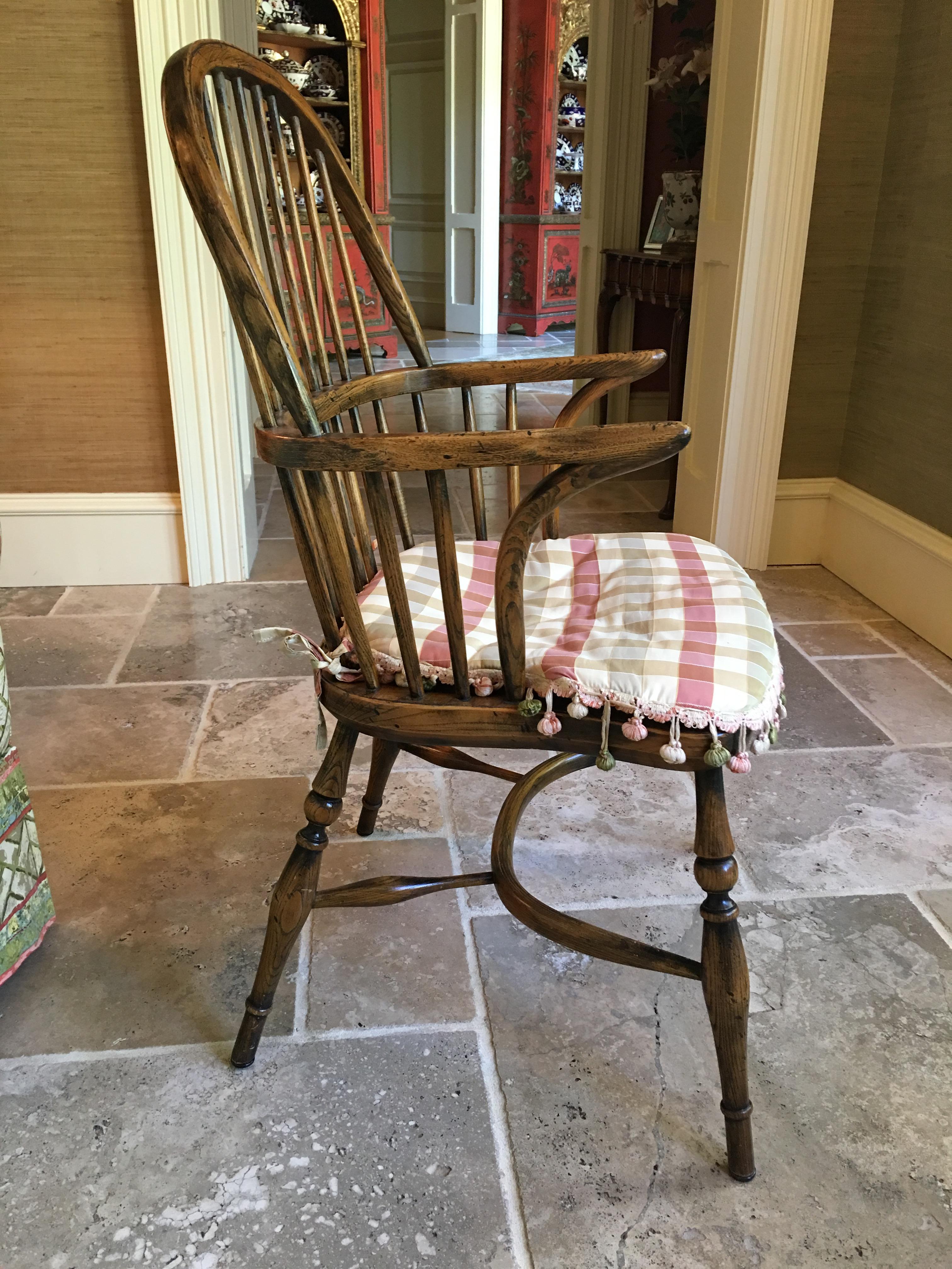 English Set of Four Windsor Oak Chairs, 20th Century 2