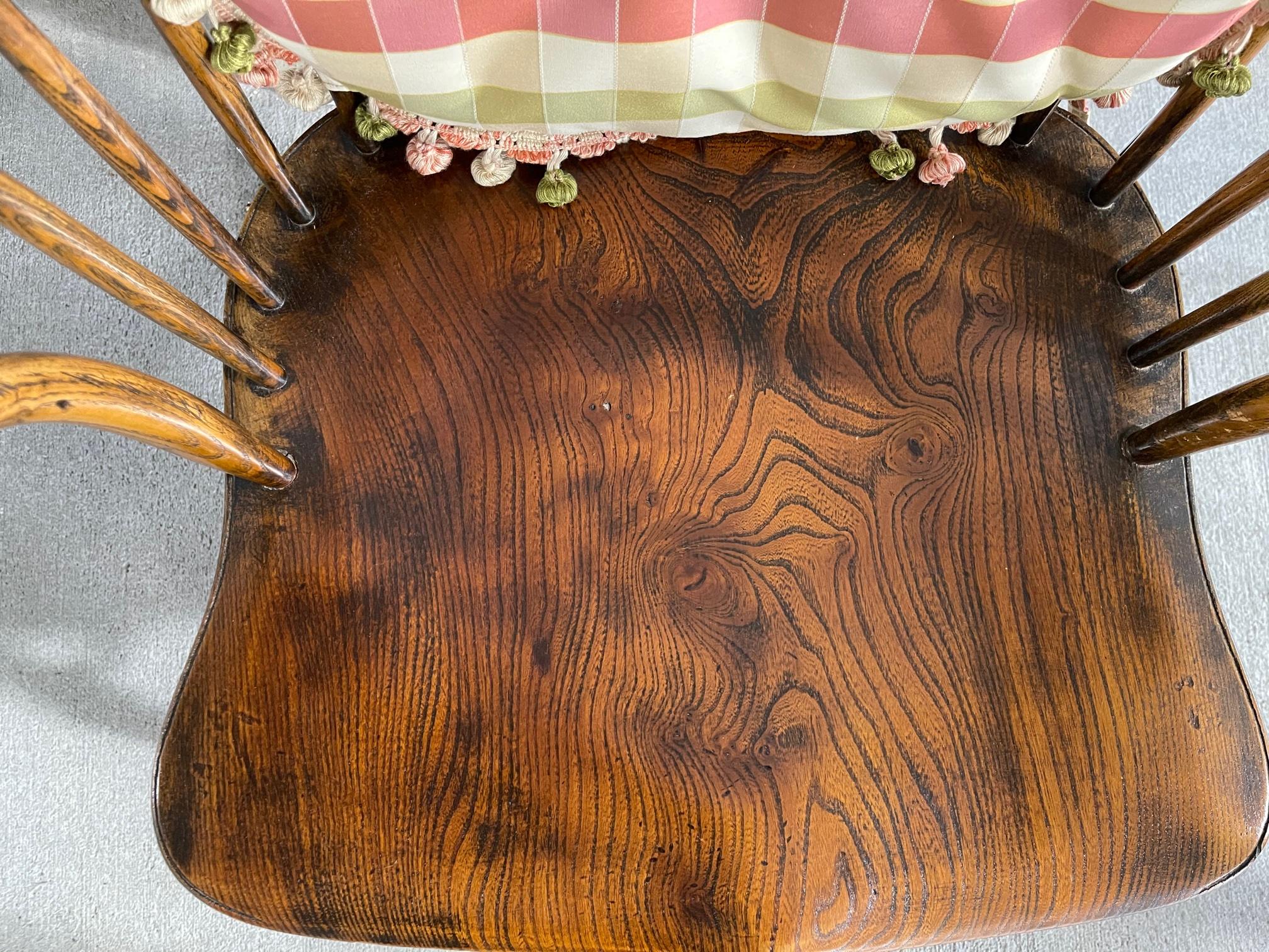 English Set of Four Windsor Oak Chairs, 20th Century 4