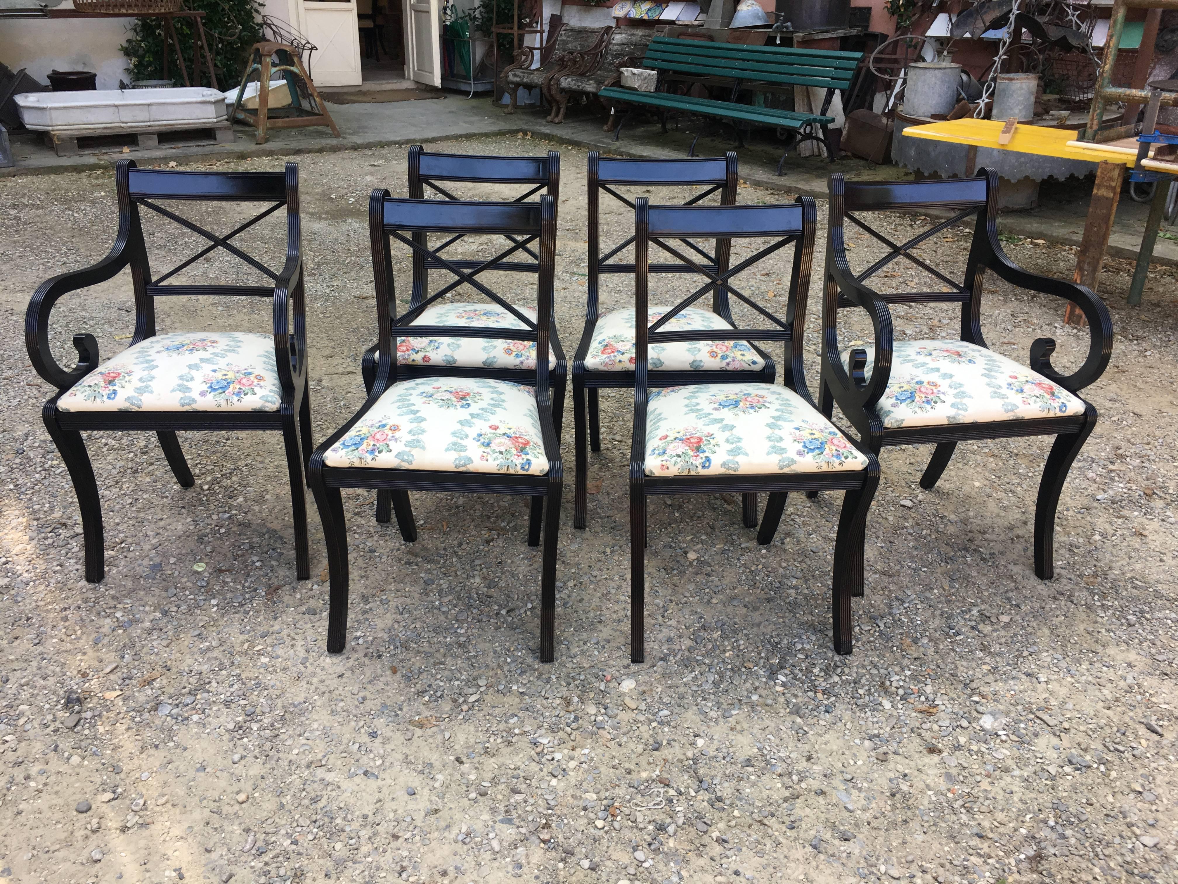 English set of six Regency ebonized chairs with floral fabric seat from 1860s
This set is composed by four chairs and two chairs with armrests.
Armchairs: cm.49 x 52 x H 85 (seat H. cm.48)
Chairs: cm.43 x 49 x H 85 (seat H. cm.48).