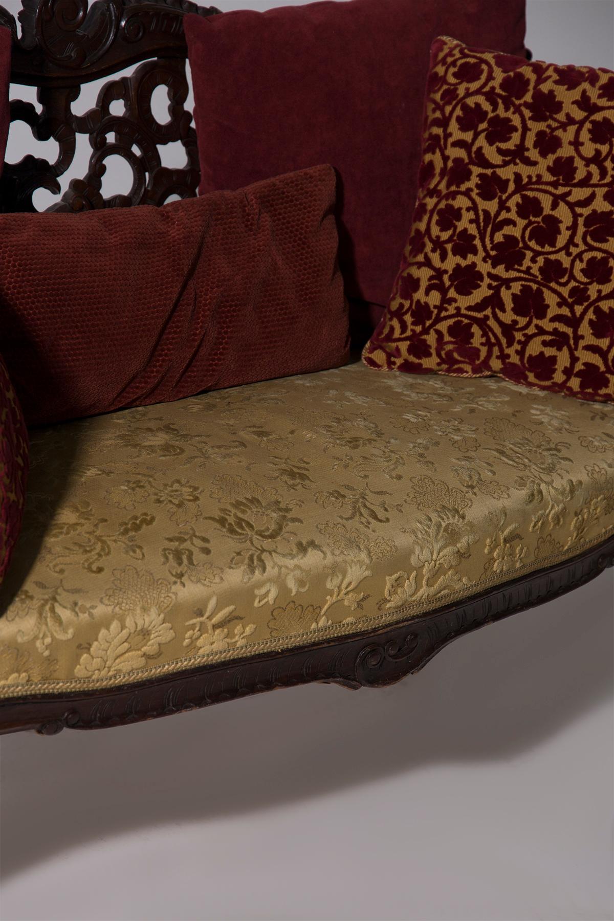 settee ingles vintage en madera y tela en venta 3
