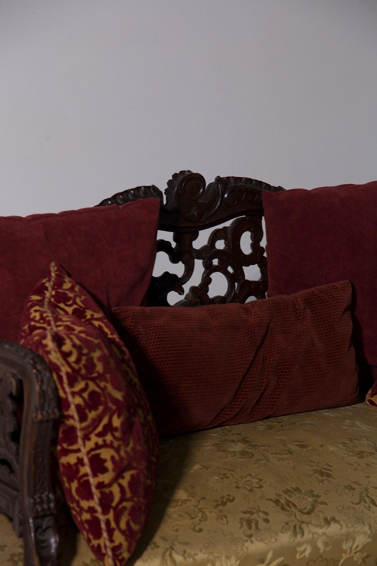 settee ingles vintage en madera y tela en venta 4