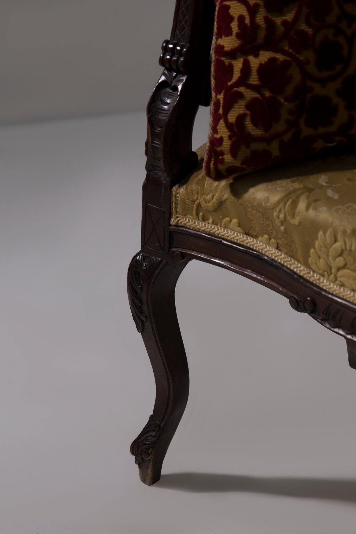 settee ingles vintage en madera y tela en venta 5