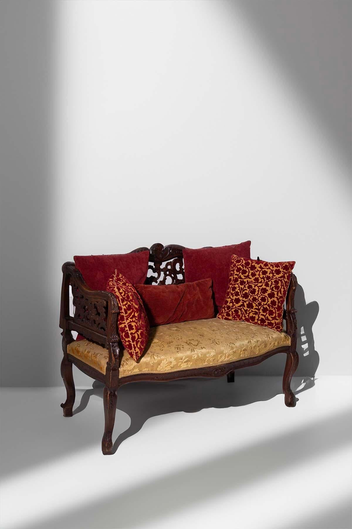 settee ingles vintage en madera y tela Terciopelo en venta