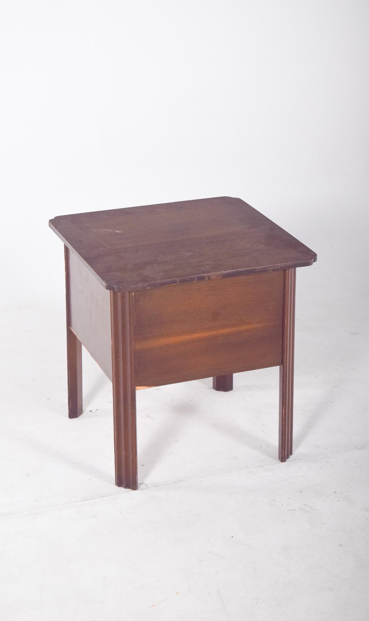 Sewing table. Made of wood, it has a quadrangular structure with a hinged top that opens to reveal an interior lined with padded fabric in a bright yellow tone, detailed with a quilted finish and an internal pocket — perfect for storing scissors,