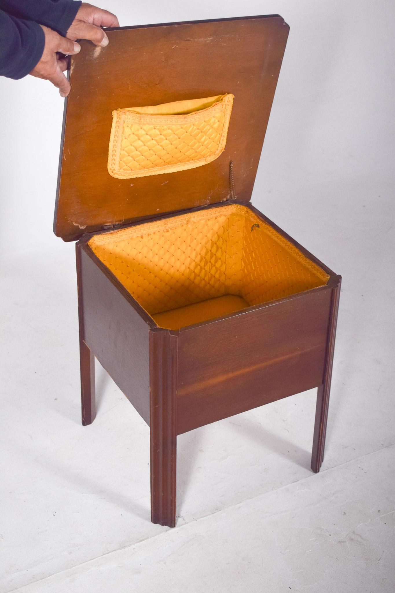 Bois English Sewing Table in Wood en vente
