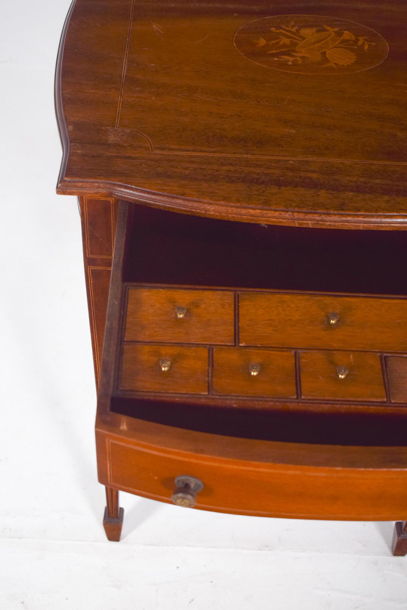 English Sewing Table with One Drawer and One Basket For Sale 4