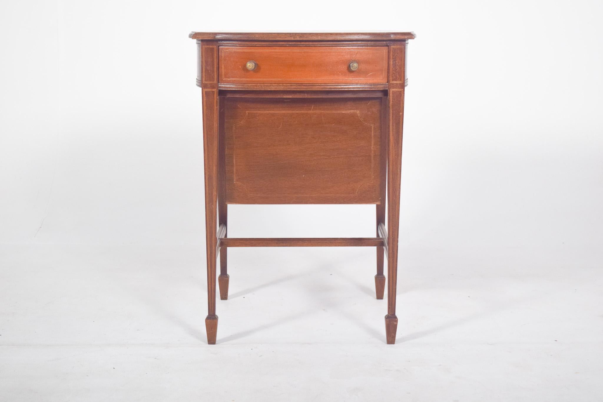 Hepplewhite English Sewing Table with One Drawer and One Basket For Sale
