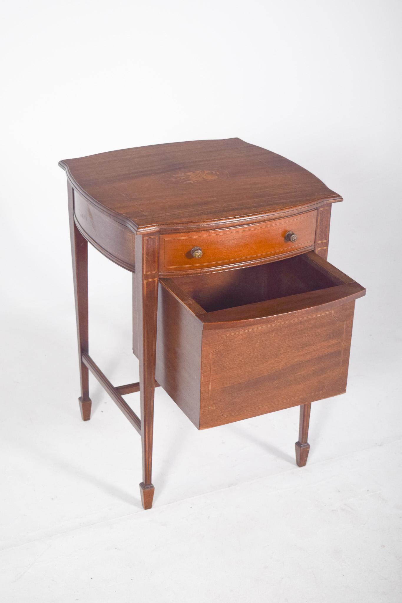 English Sewing Table with One Drawer and One Basket For Sale 1