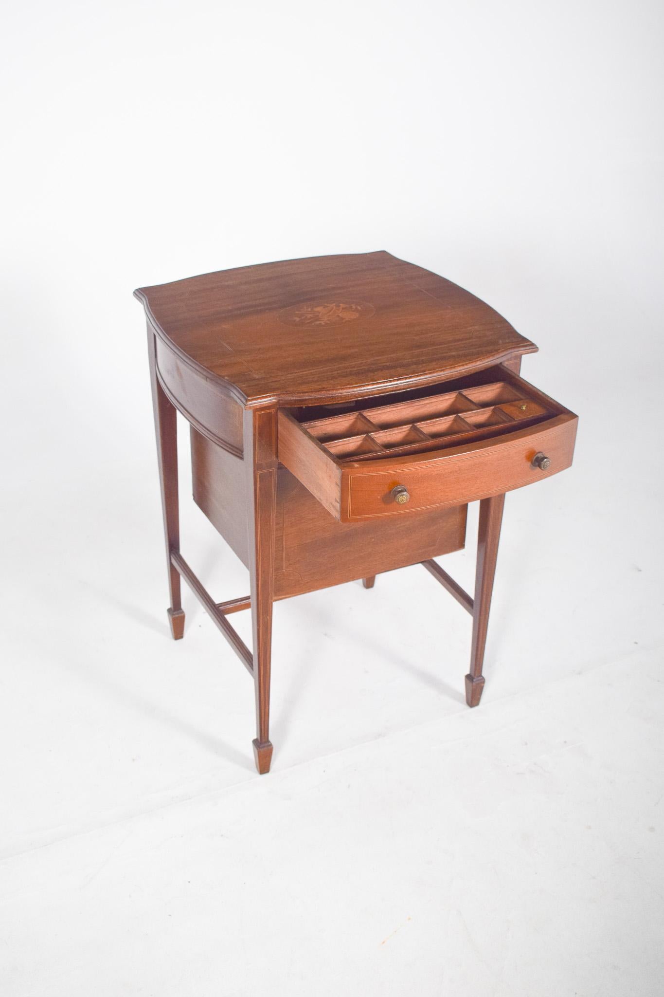 English Sewing Table with One Drawer and One Basket For Sale 2