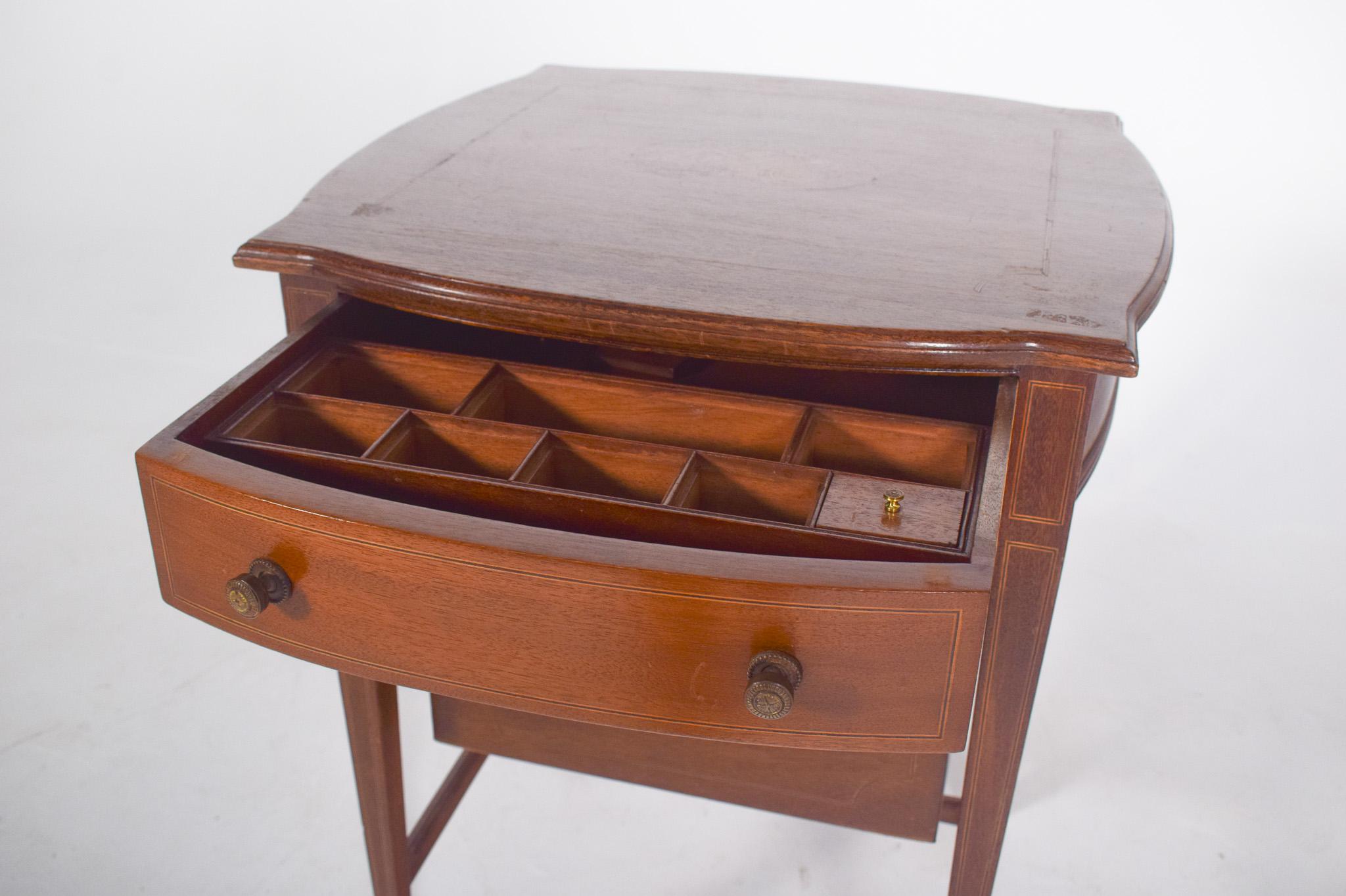 English Sewing Table with One Drawer and One Basket For Sale 3