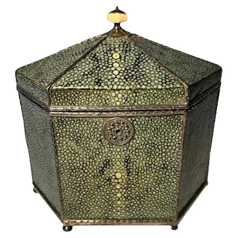Englische englische Chagrin-Teedose aus dem 19. Jahrhundert mit Knochenabschluss im Angebot