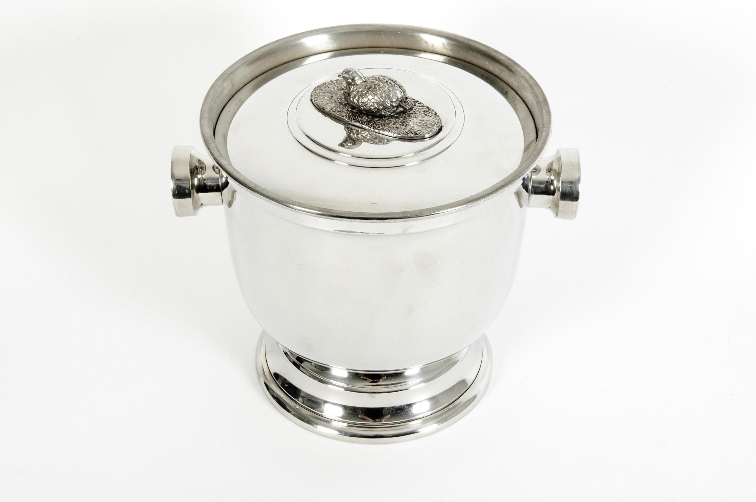 English Sheffield barware / tableware silver plated covered ice bucket with two side handles. The ice bucket is in great condition. Minor wear consistent with age / use. Maker's mark undersigned. The ice bucket Stand about 11 inches diameter x 8.5