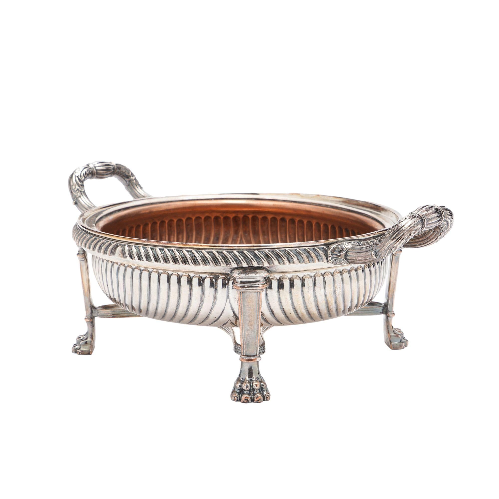 English Sheffield footed serving bowl, c. 1825 In Good Condition For Sale In Kenilworth, IL