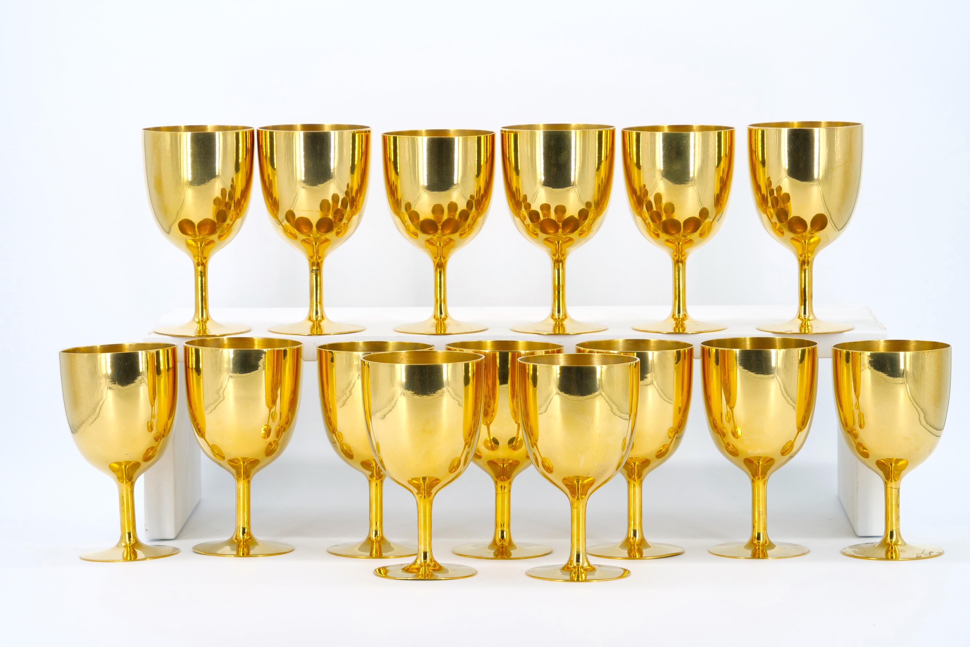 Indulge in the opulence of our exquisite English barware and tableware collection with this stunning set of silver-plated and gilded aperitif / liquor goblets, designed to elevate your dining experience to new heights. Meticulously crafted to the
