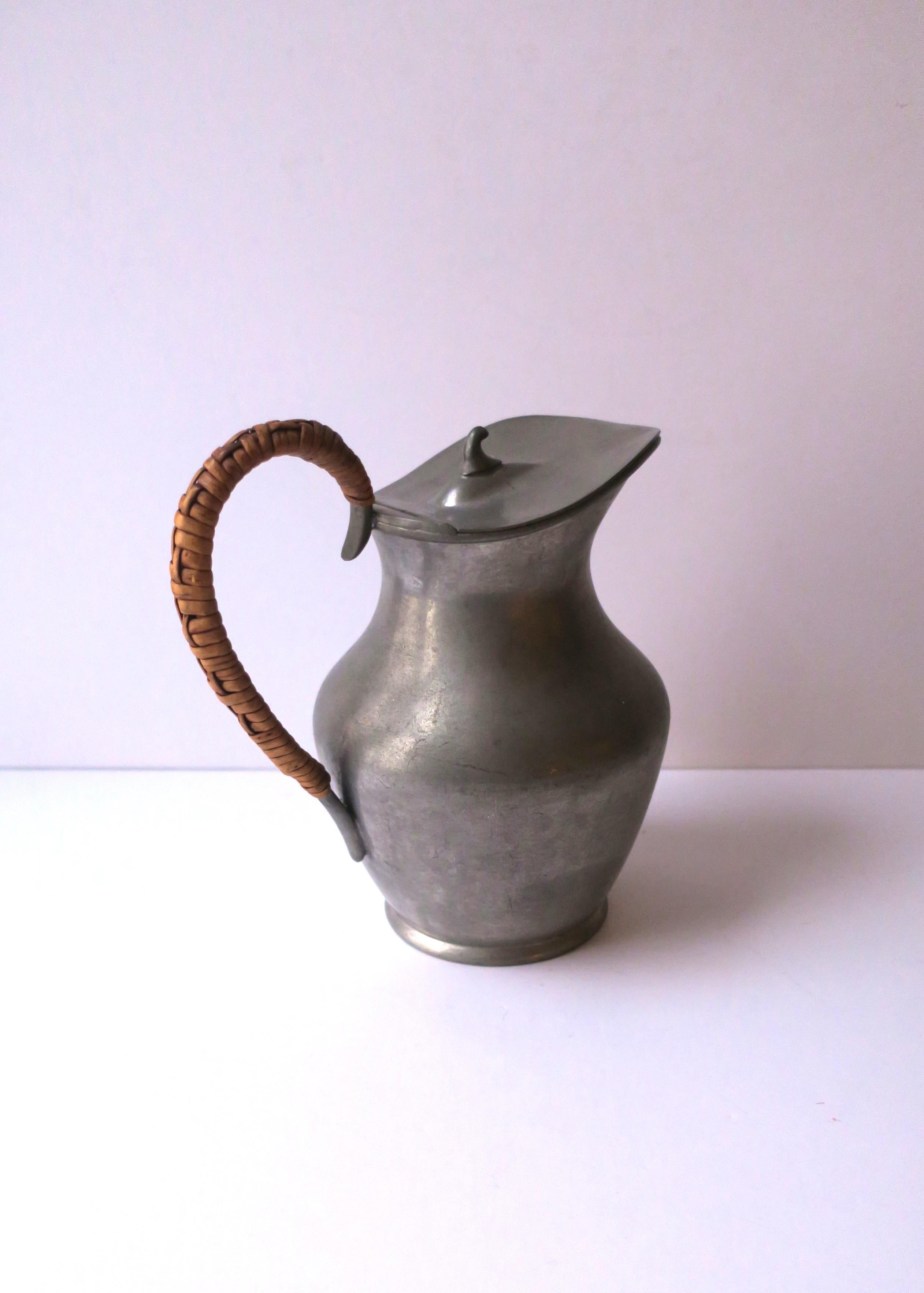 English Sheffield Pewter Pitcher with Wicker Handle In Good Condition For Sale In New York, NY