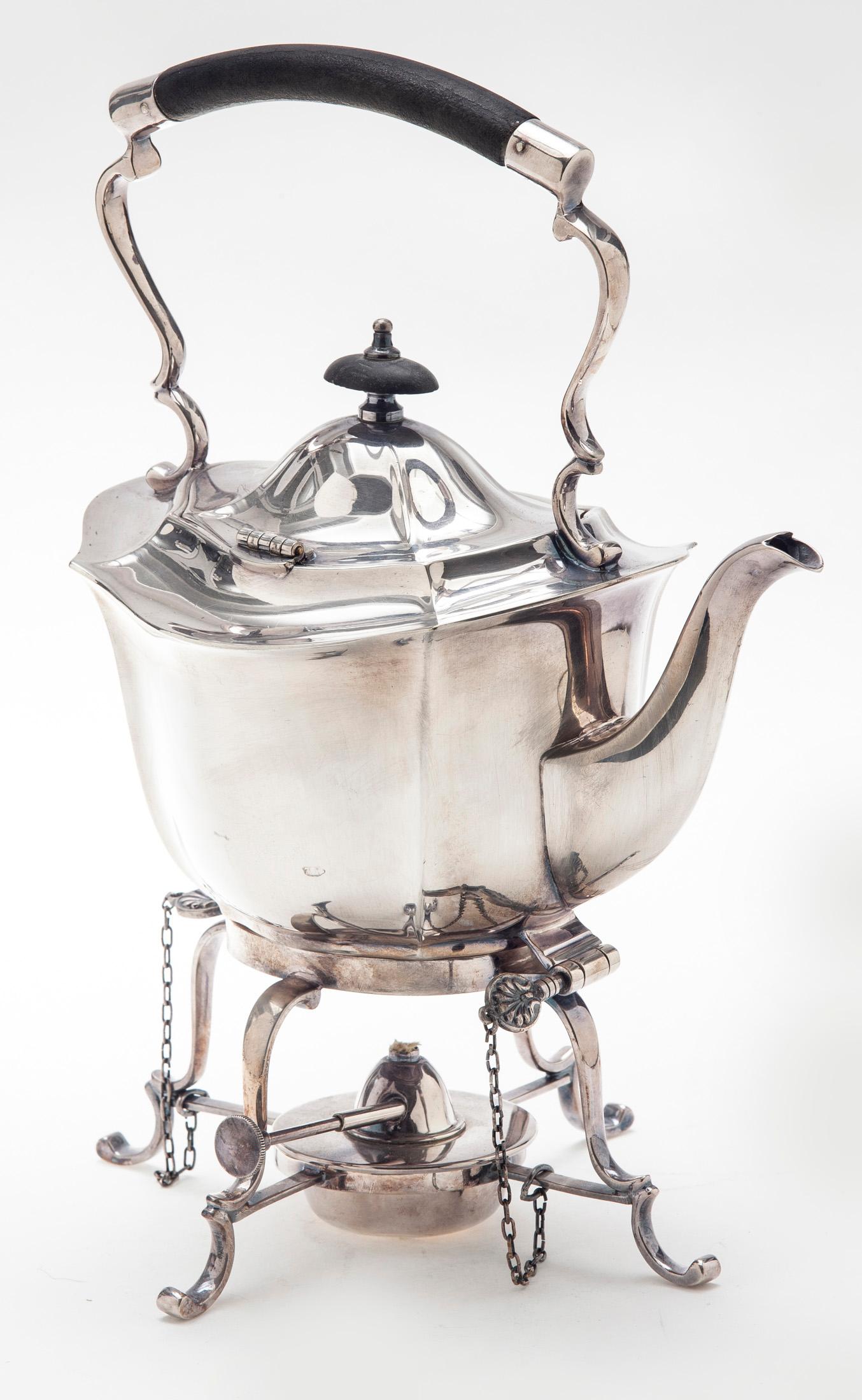 English Sheffield-Plate Tea Pot with Warming Stand In Good Condition For Sale In Malibu, CA