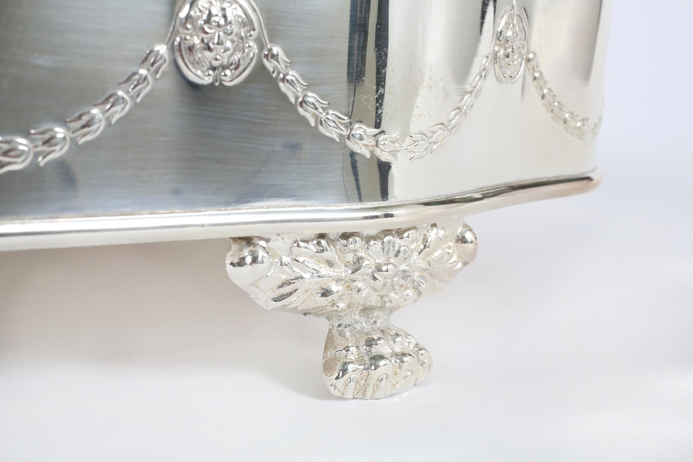 English Sheffield silver plated barware / tableware footed tray with interior / exterior design details. The tray is in great vintage condition with wear consistent with age / use. The tray is about 23