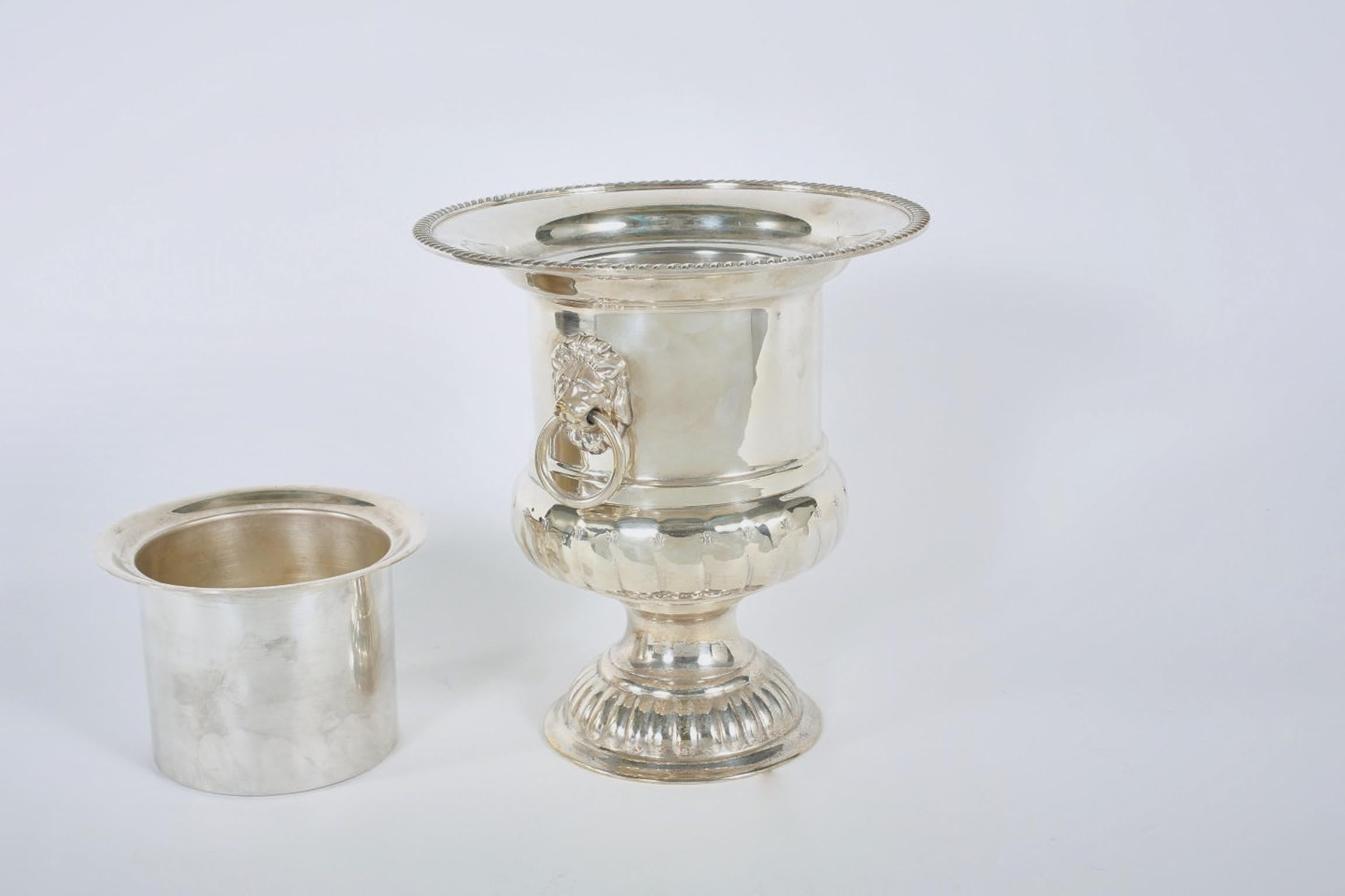 English Sheffield Plated Barware Wine Cooler In Good Condition For Sale In Tarry Town, NY