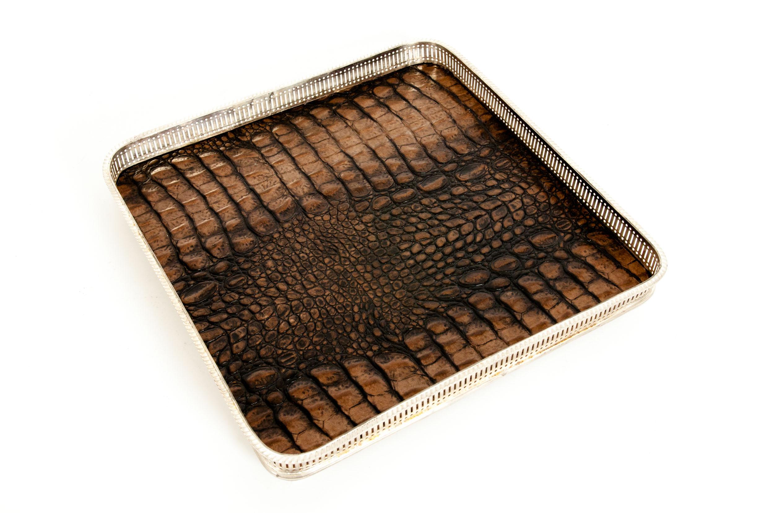 English Sheffield Plated Crocodile Interior Barware Gallery Tray In Good Condition In Tarry Town, NY