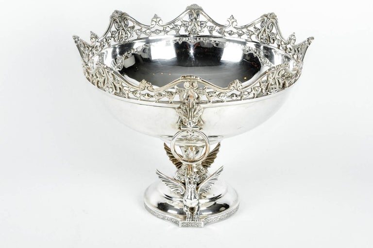 Early 20th century English Sheffield silver plated barware wine cooler / tableware centerpiece. Great vintage condition, minor wear consistent with age / use. Maker's mark undersigned. The cooler stands about 11 inches diameter x 9 inches high.