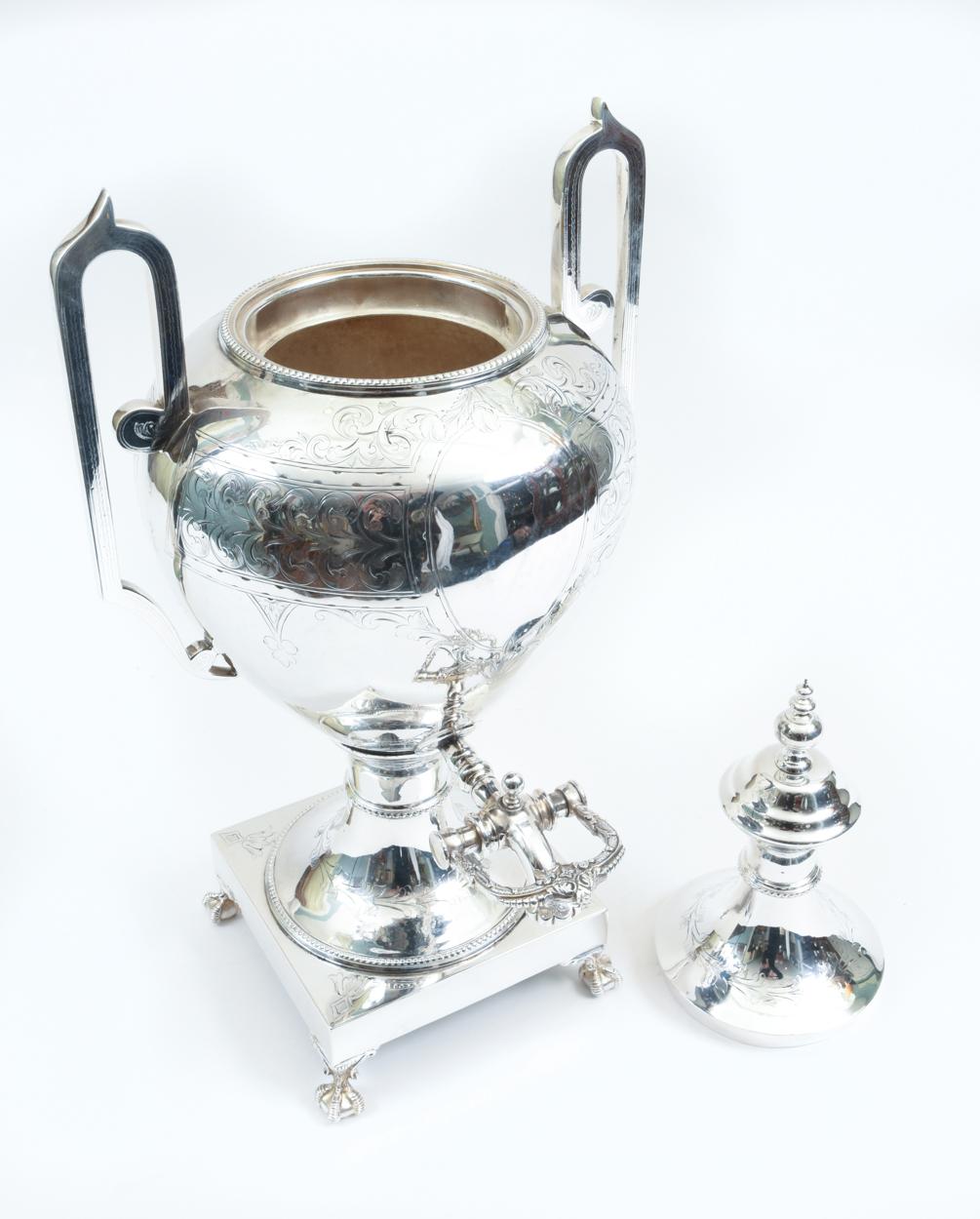 English Sheffield Regency Silver Plated Footed Samovar In Excellent Condition In Tarry Town, NY