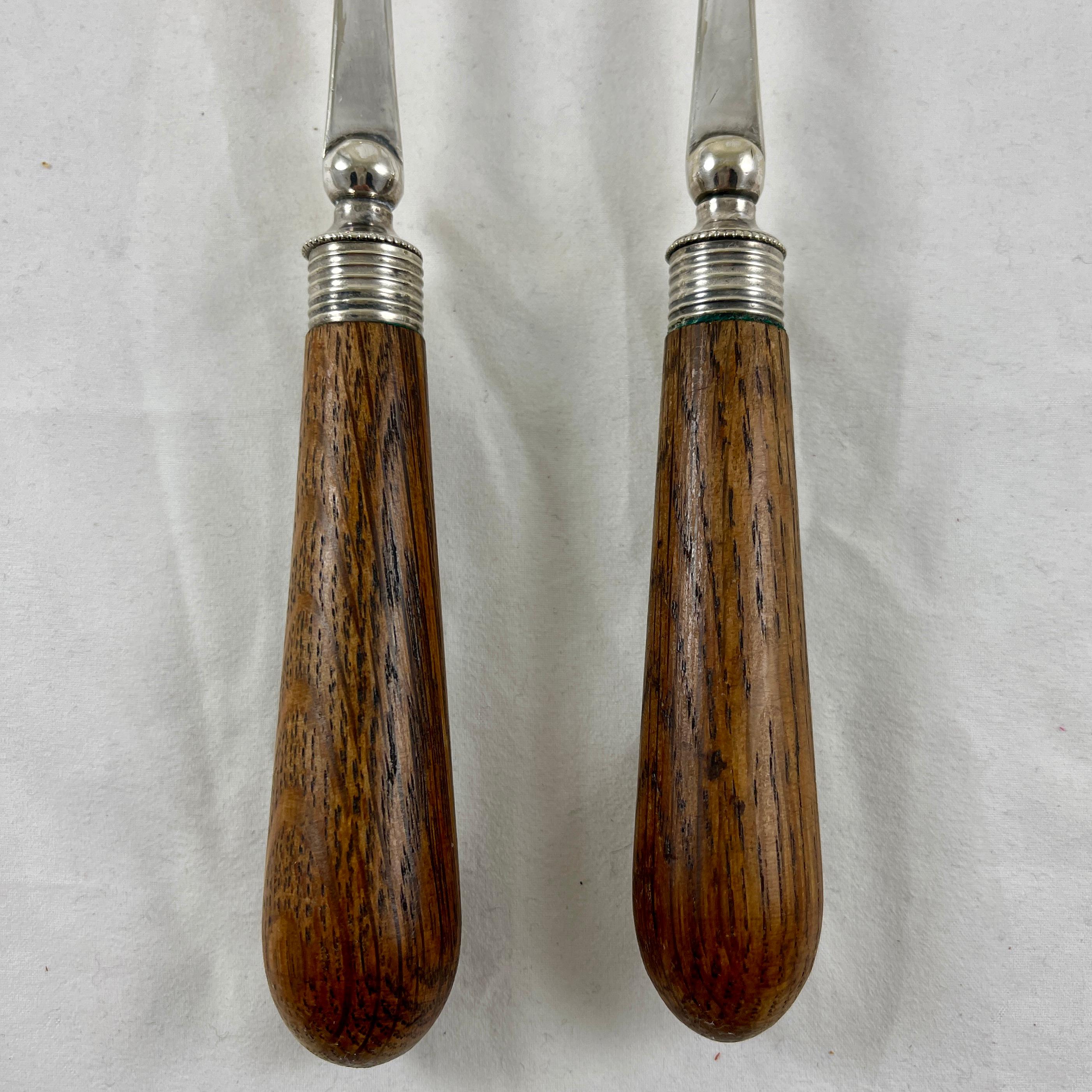 Aesthetic Movement English Sheffield Silver & Oak Handled Salad Fork & Spoon Serving Pair, c. 1886 For Sale