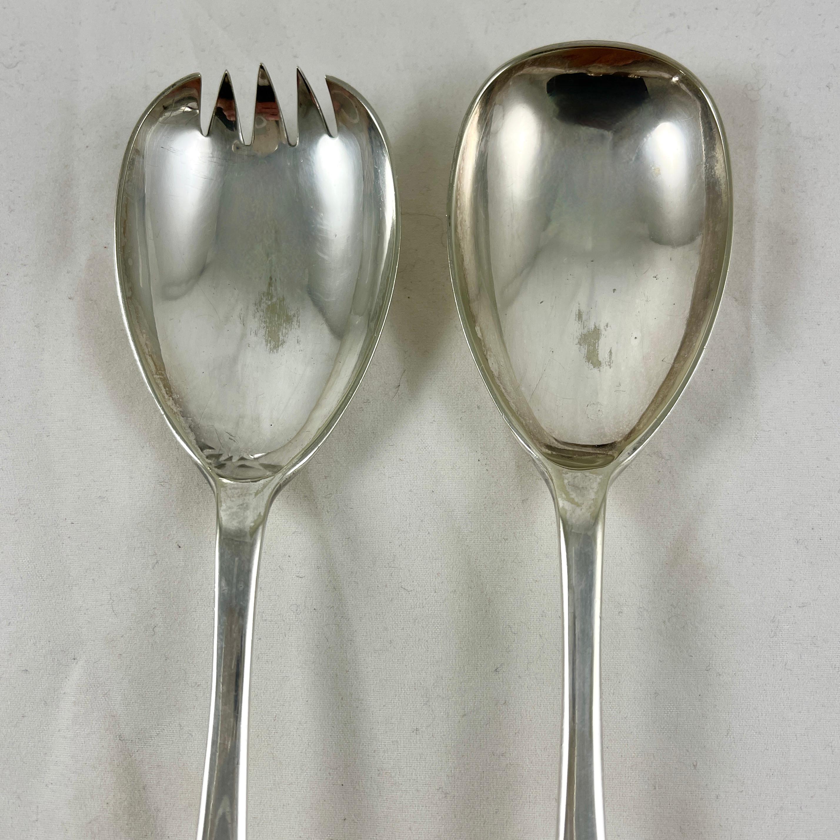 Metalwork English Sheffield Silver & Oak Handled Salad Fork & Spoon Serving Pair, c. 1886 For Sale