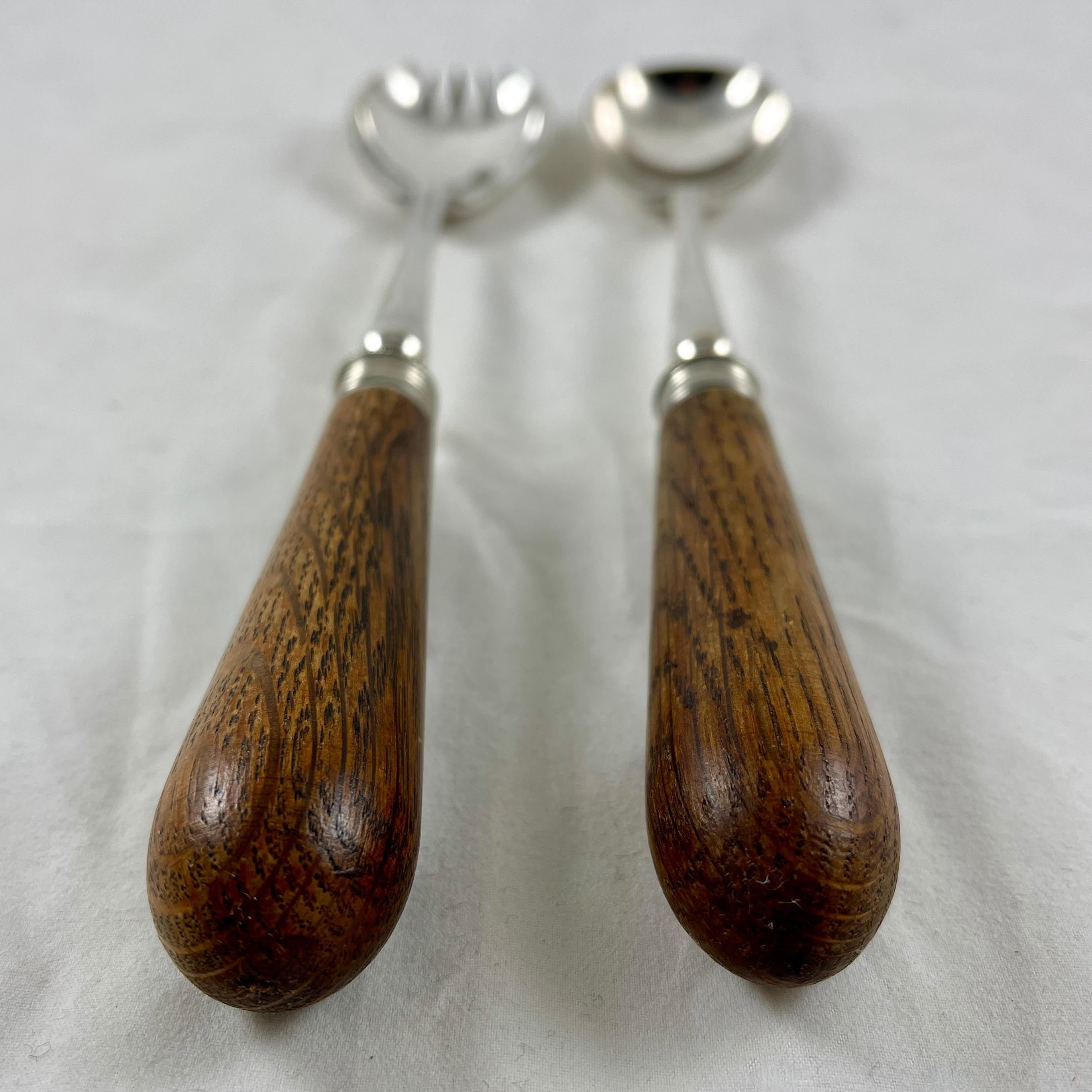 Late 19th Century English Sheffield Silver & Oak Handled Salad Fork & Spoon Serving Pair, c. 1886 For Sale