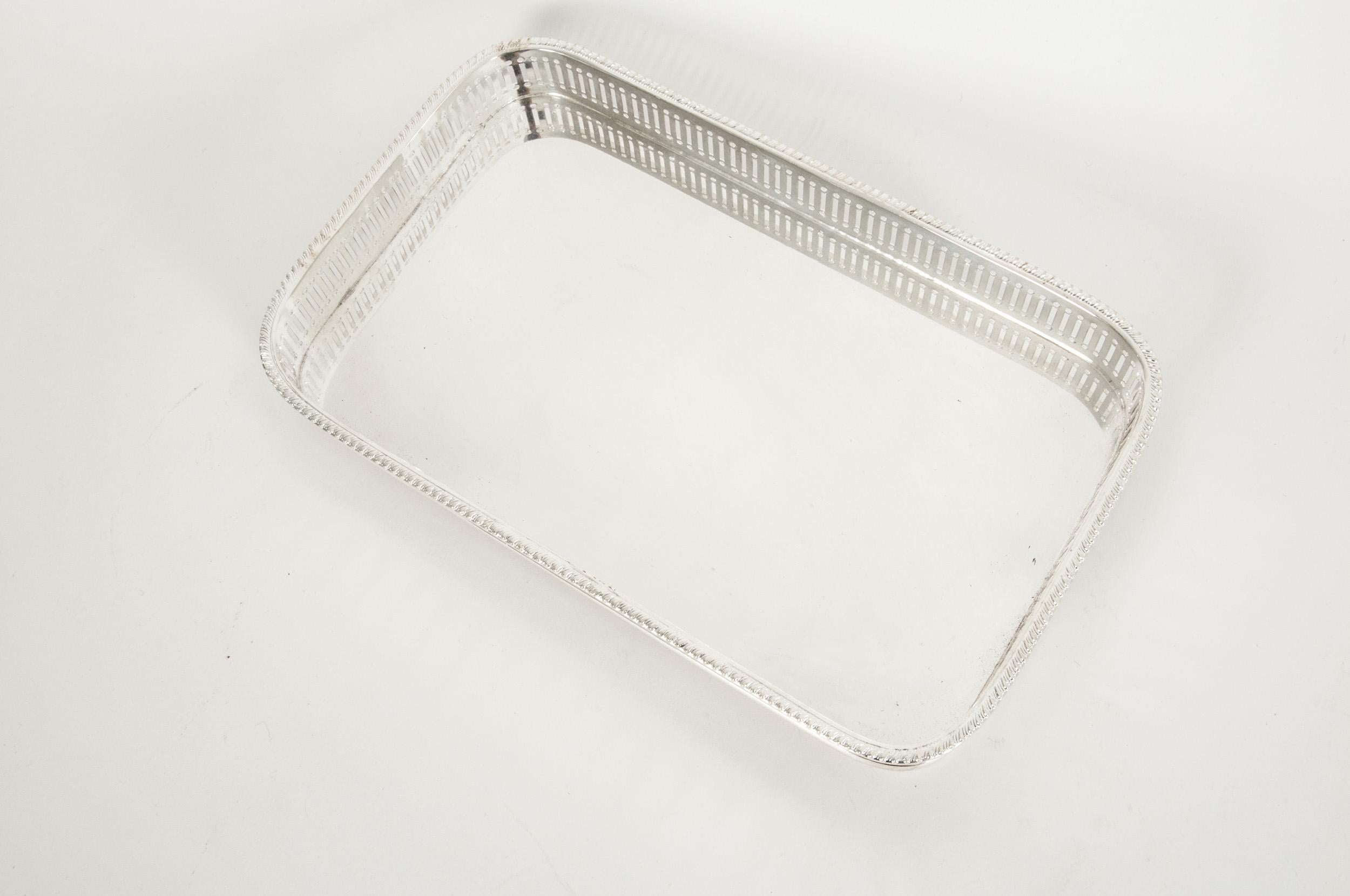 English Sheffield Plated Barware / Tableware Footed Tray In Good Condition In Tarry Town, NY