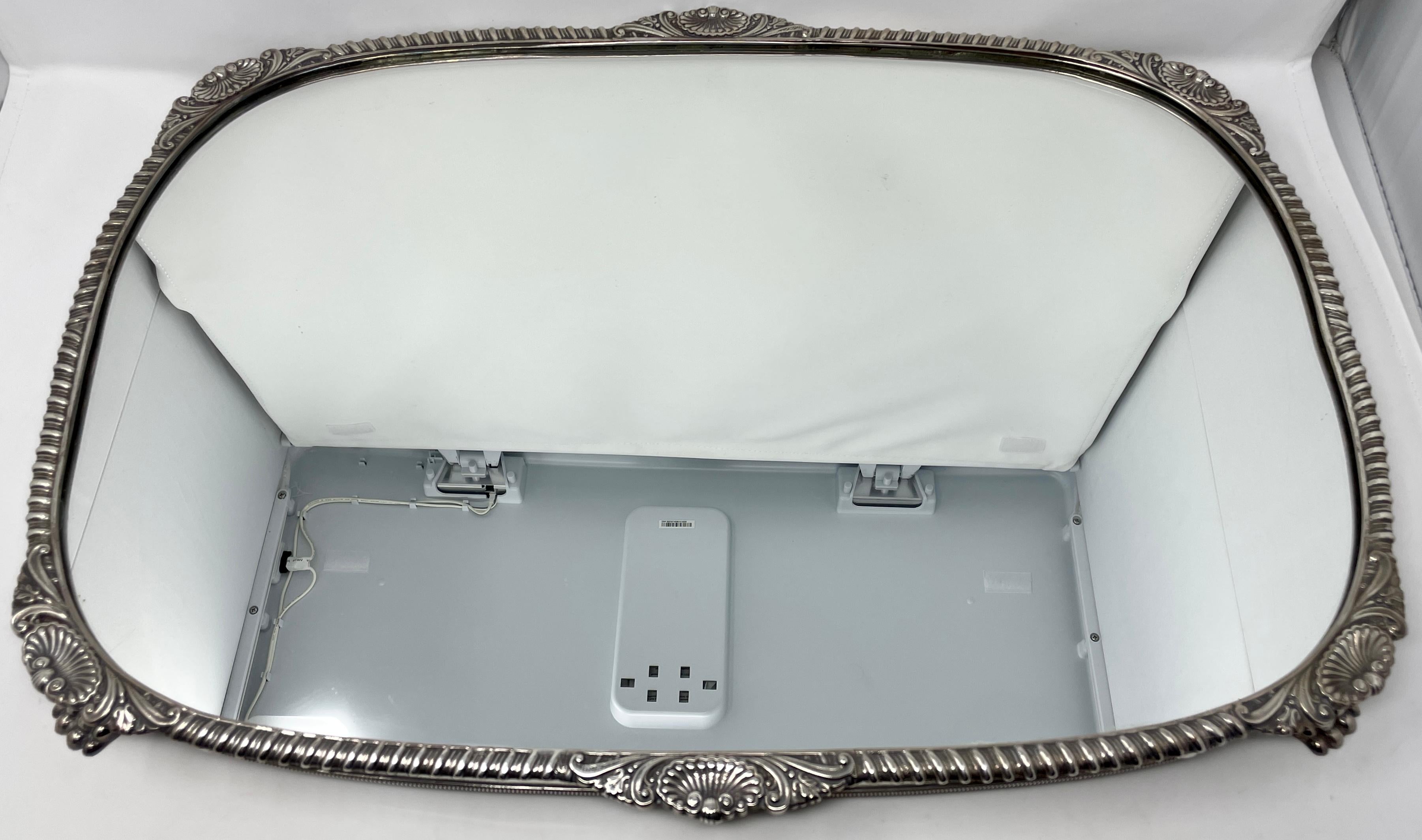 English Sheffield Silver-Plated Footed Mirror Plateau In Good Condition For Sale In New Orleans, LA