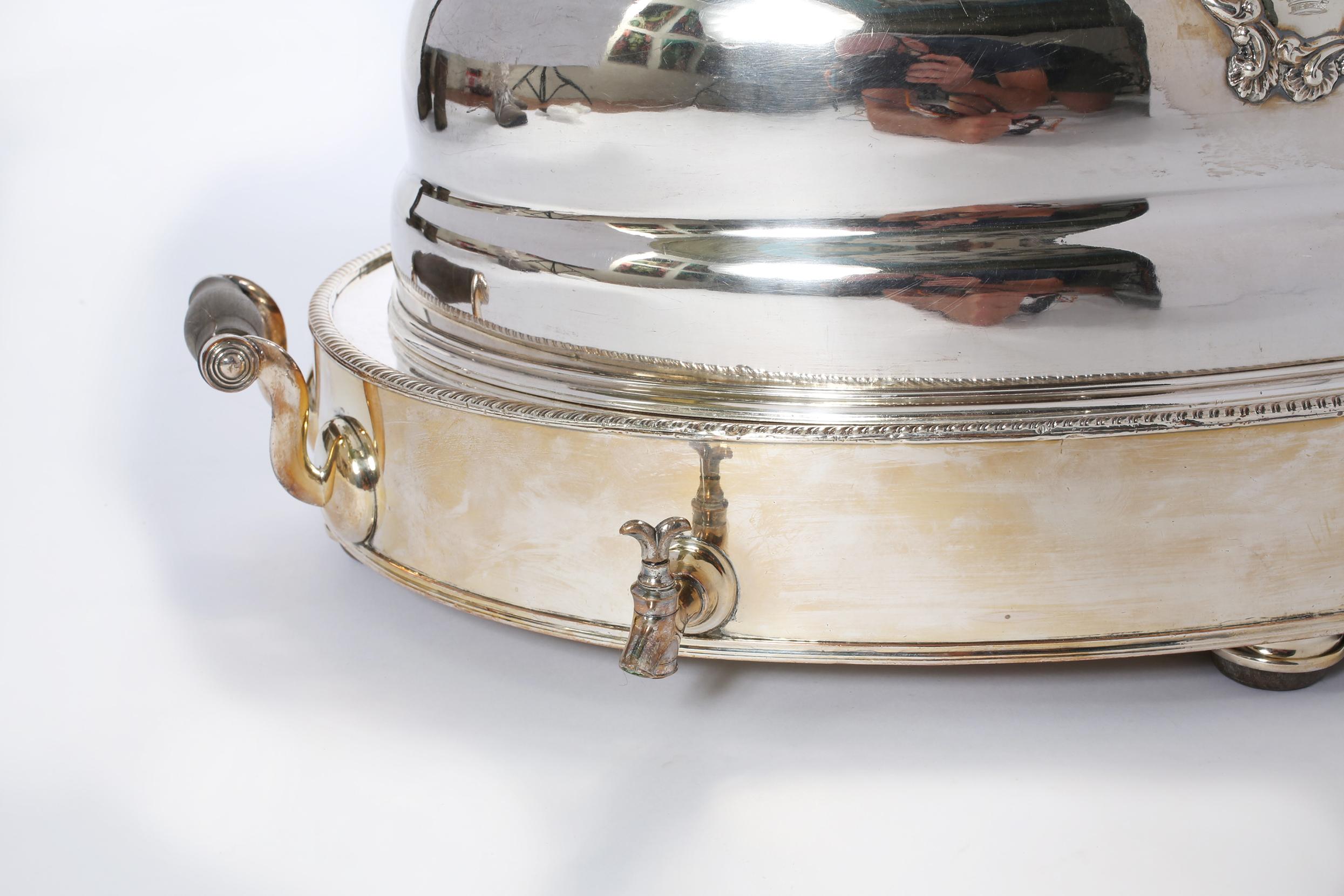 English Sheffield Silver Plated Meat Dome Service Set In Good Condition In Tarry Town, NY