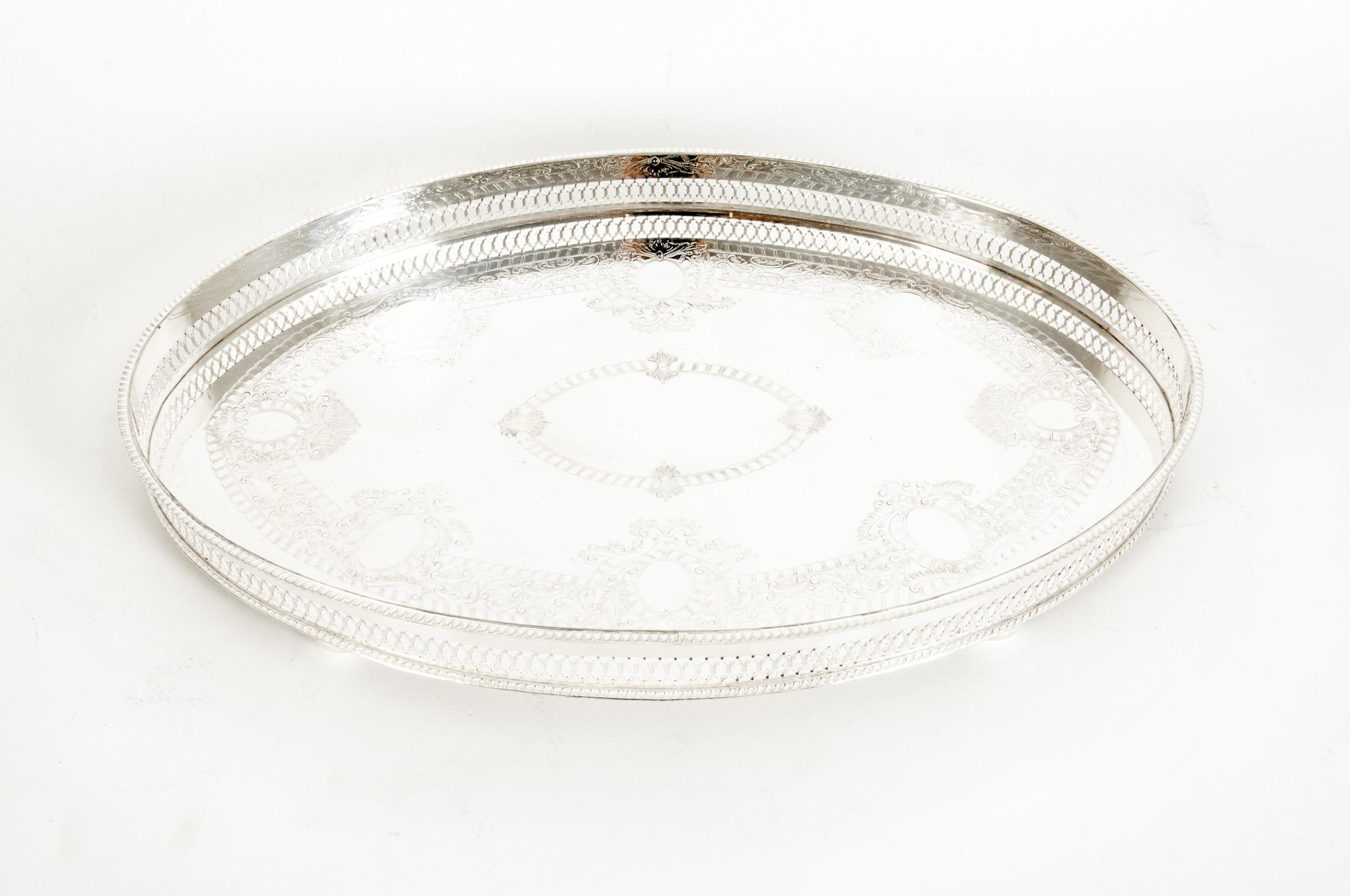 Mid-20th Century English Sheffield Silver Plated Oval Barware / Tableware Tray