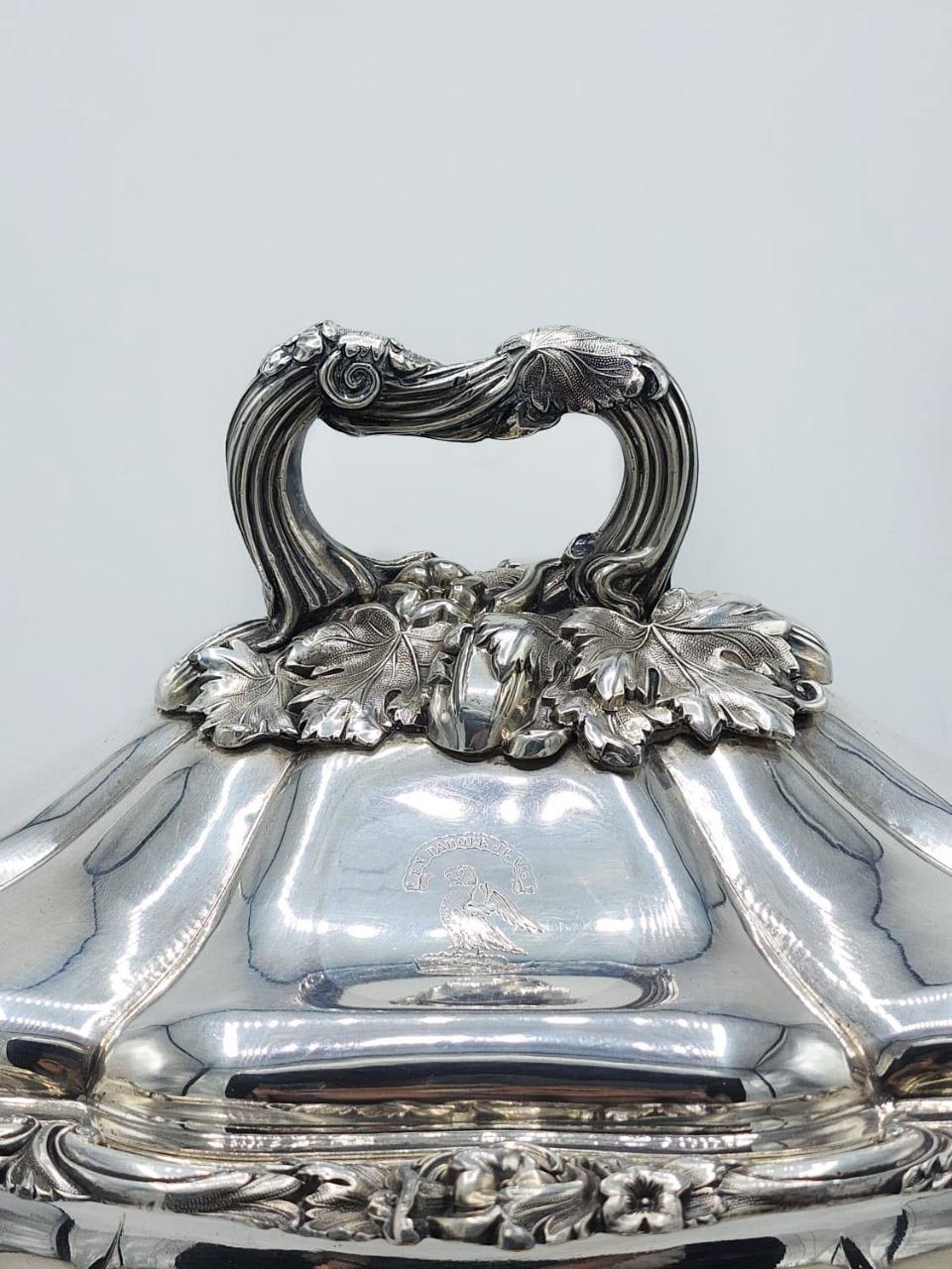Sopera inglesa de plata Sheffield, Le parole Je vis - Siglo XIX en Bueno estado para la venta en Autonomous City Buenos Aires, CABA