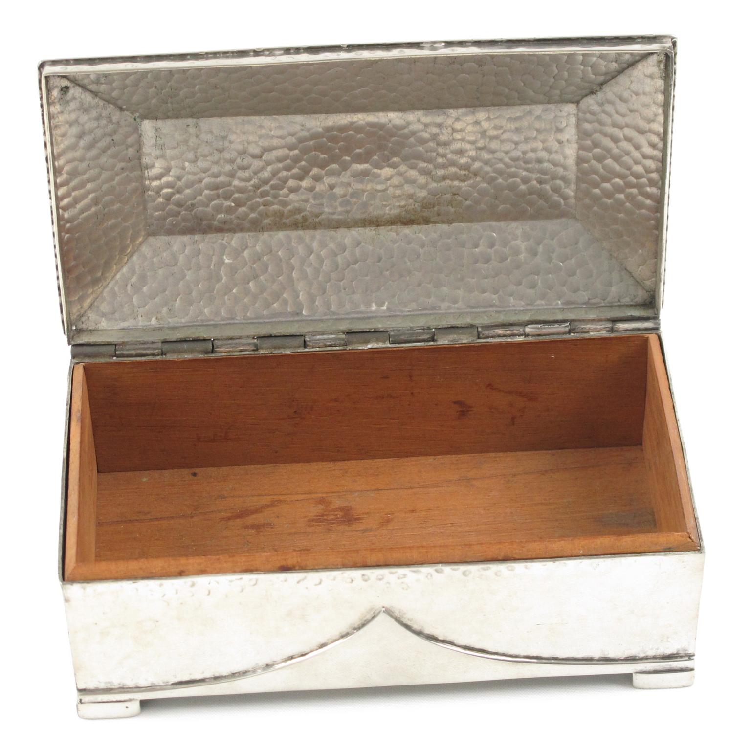 Mid-20th Century English Sheffield T. Land & Son 1930s Art Deco Decorative Polished Pewter Box