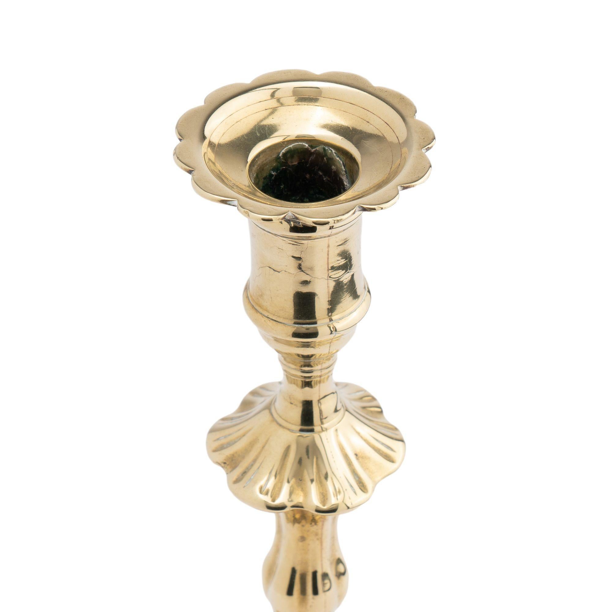 English shell base Queen Anne candlestick, 1760 In Good Condition For Sale In Kenilworth, IL