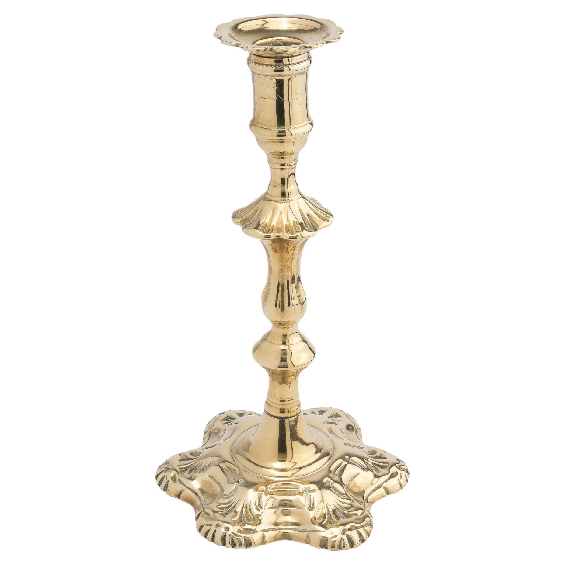 Candeliere Queen Anne con base a conchiglia, 1760
