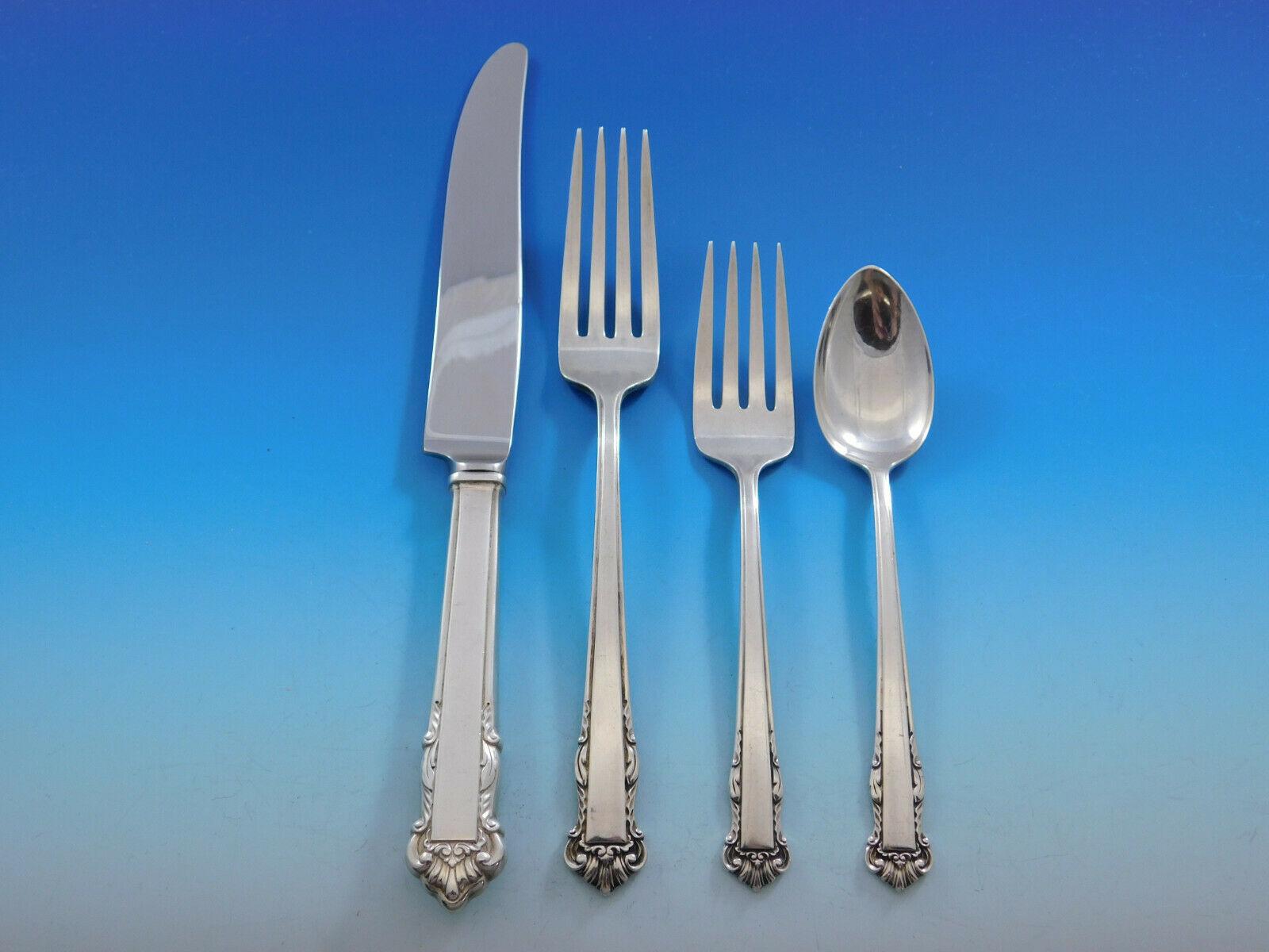 English Shell by Lunt Sterling Silver Flatware Set for 12 Service 63 Pcs Dinner In Excellent Condition For Sale In Big Bend, WI