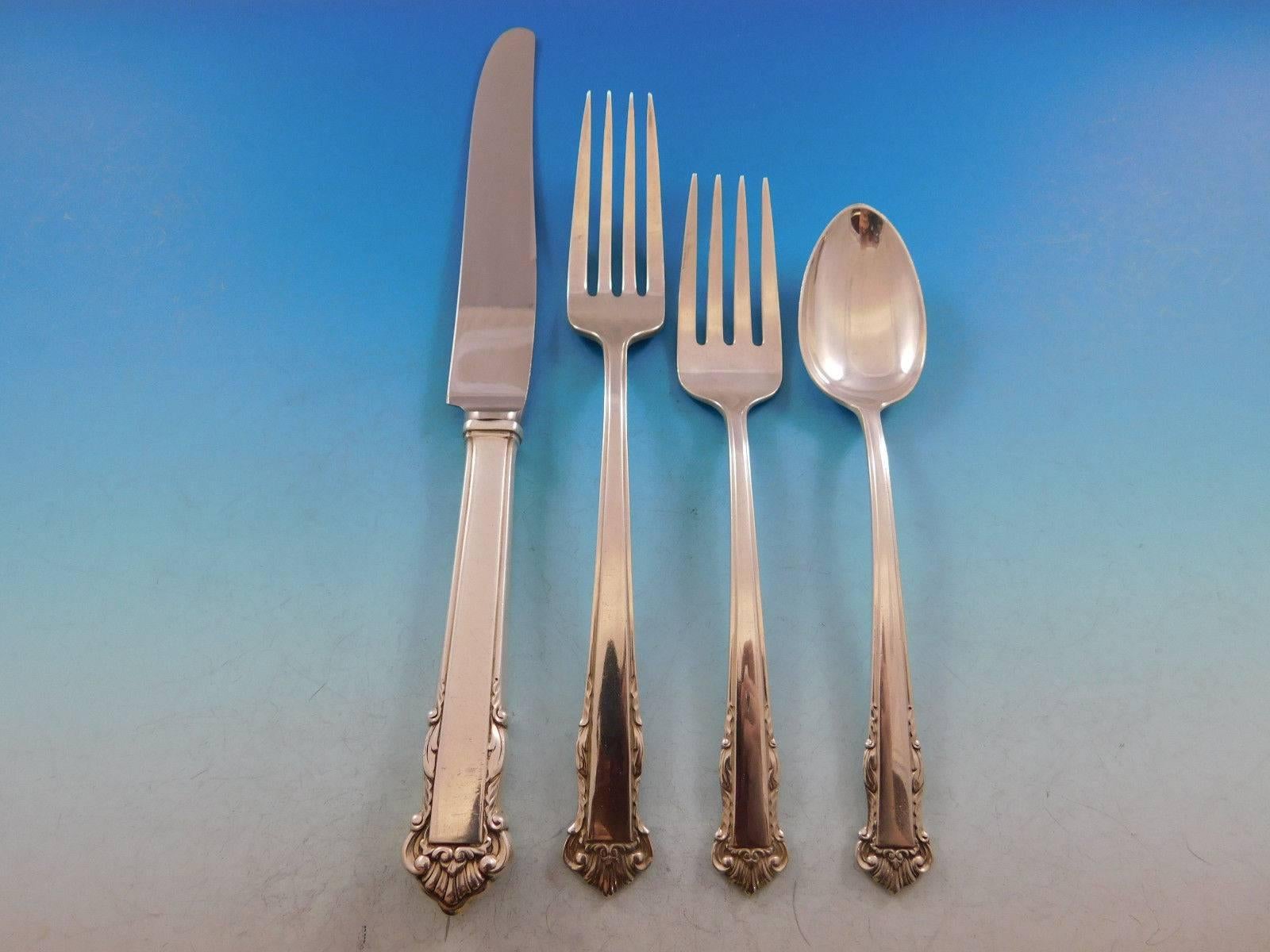 English Shell by Lunt Sterling Silver Flatware Set for 12 Service 64 Pieces In Excellent Condition In Big Bend, WI