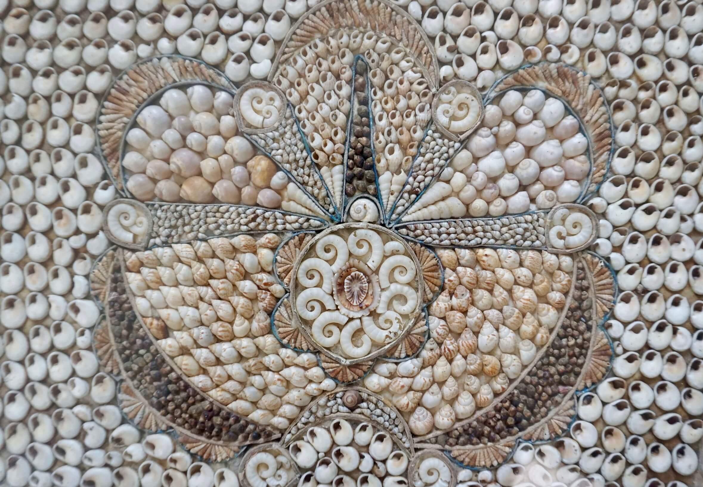 English Shellwork Pictures in Original Giltwood Frames, Set of Three, circa 1840 For Sale 4