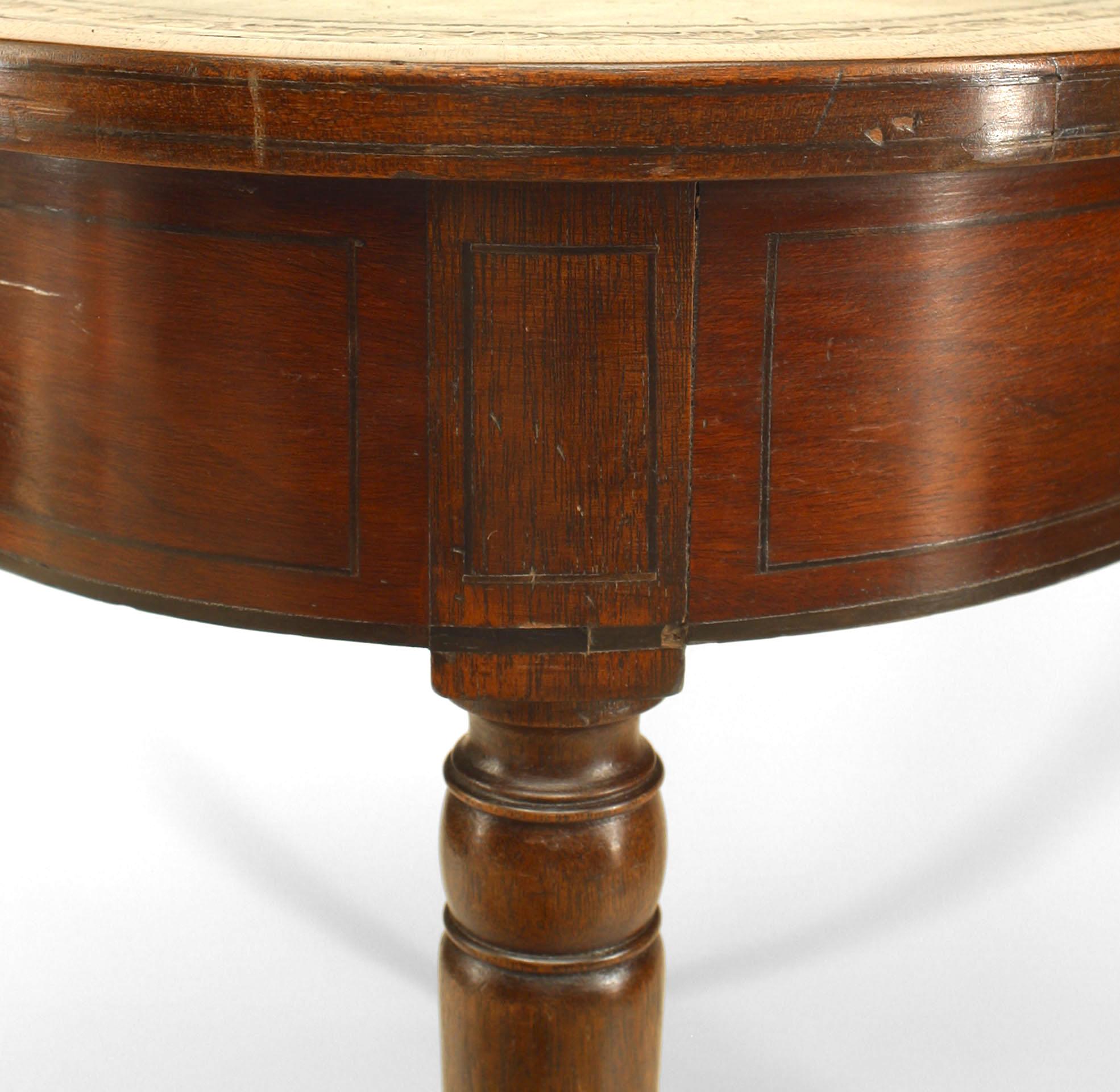 English Sheraton 19th Century Mahogany Game Table with Green Leather Top In Good Condition For Sale In New York, NY