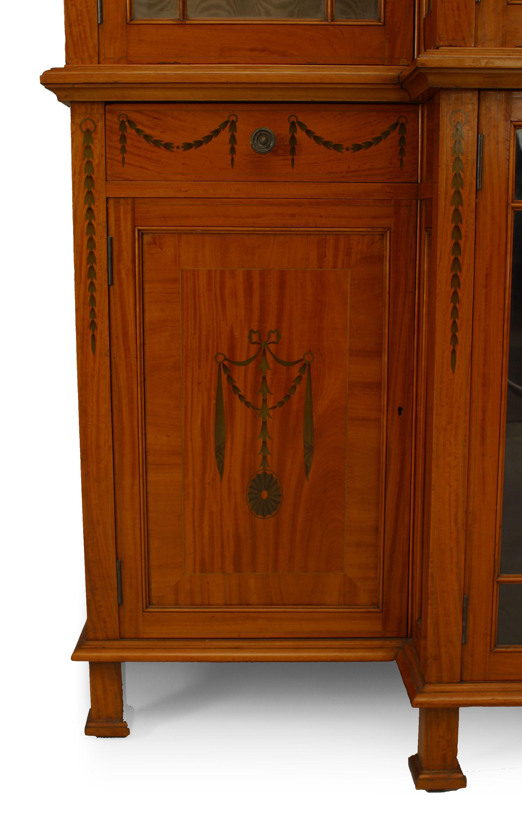 English Sheraton 19th Century Satinwood Breakfront Cabinet In Good Condition For Sale In New York, NY