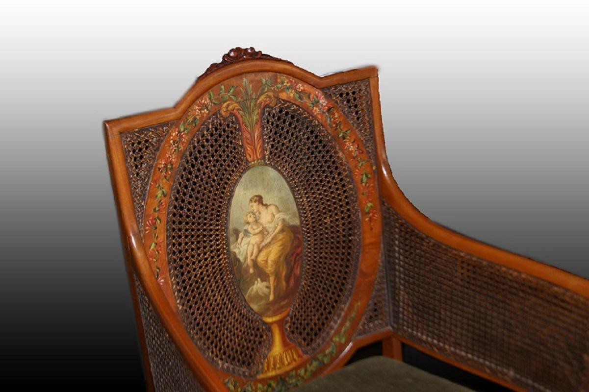 Beautiful English armchair from the first half of the 19th century, in Sheraton style and made of mahogany wood. It features rich paintings throughout its surface, with an enchanting painted medallion on the back depicting a woman in neoclassical