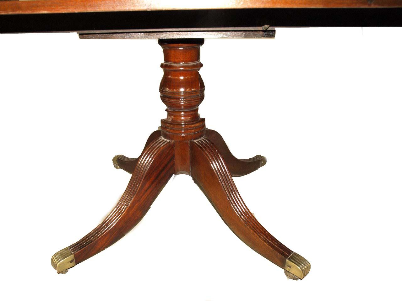 English Sheraton Breakfast Table In Good Condition For Sale In Wilson, NC