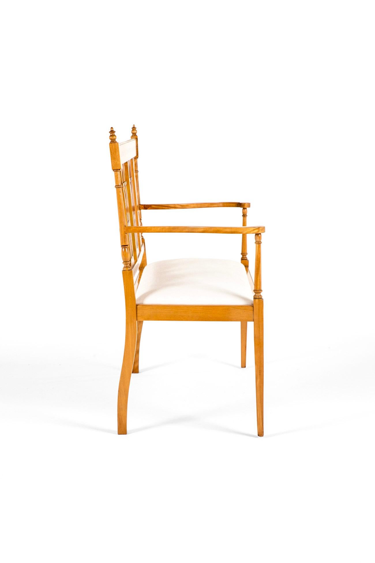 Englischer Sheraton Revival Salonsitz oder Sofasitz (Britisch) im Angebot