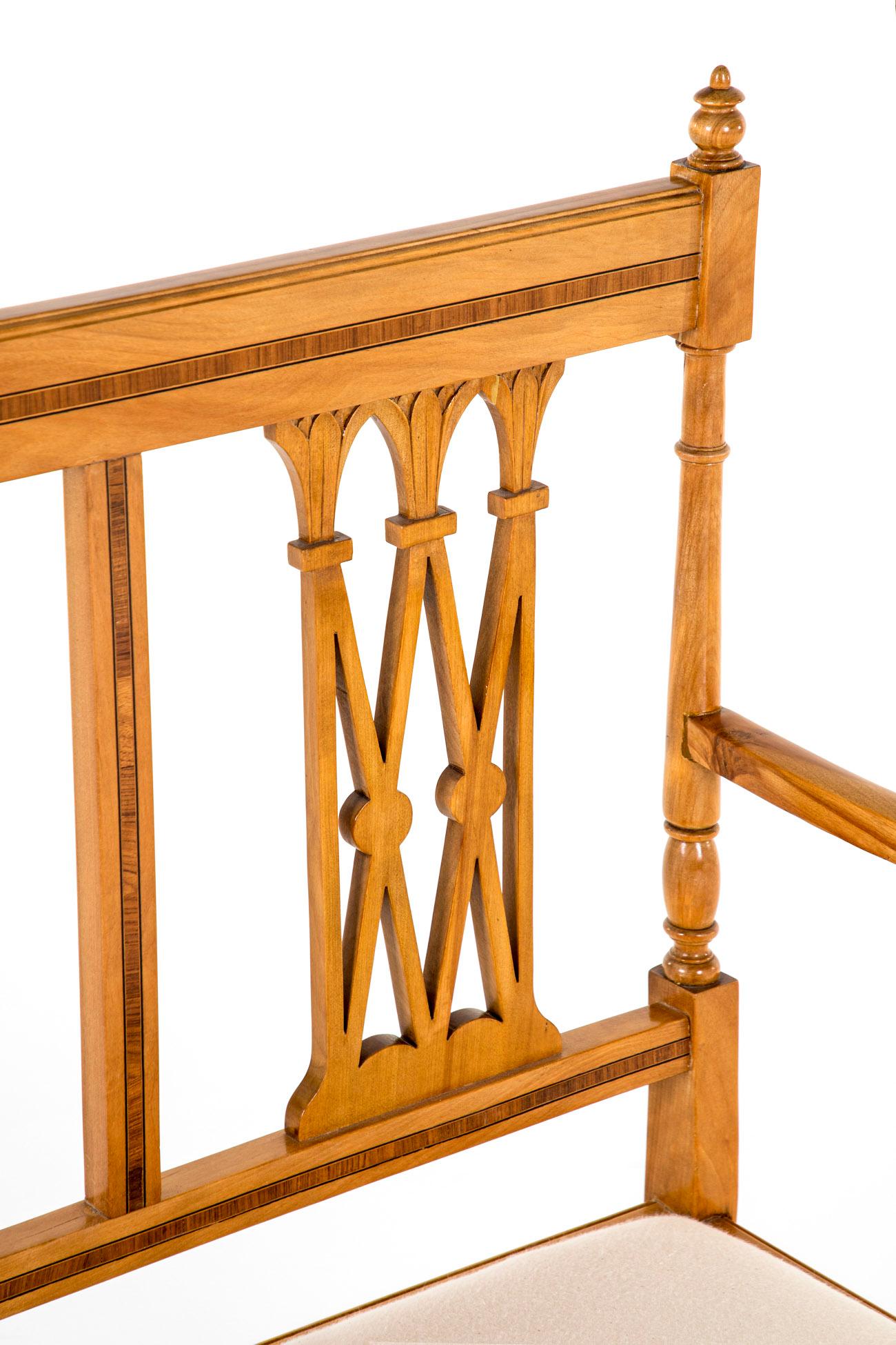 Englischer Sheraton Revival Salonsitz oder Sofasitz (Kaliko) im Angebot