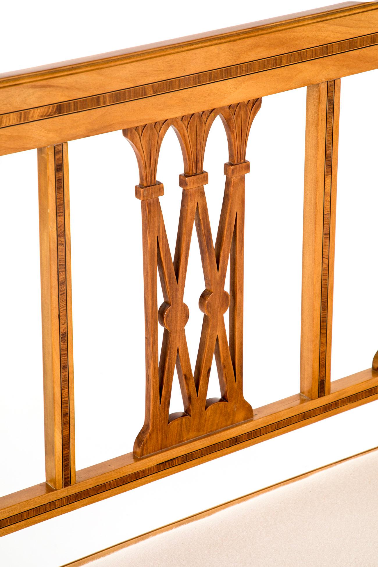 Englischer Sheraton Revival Salonsitz oder Sofasitz im Angebot 1